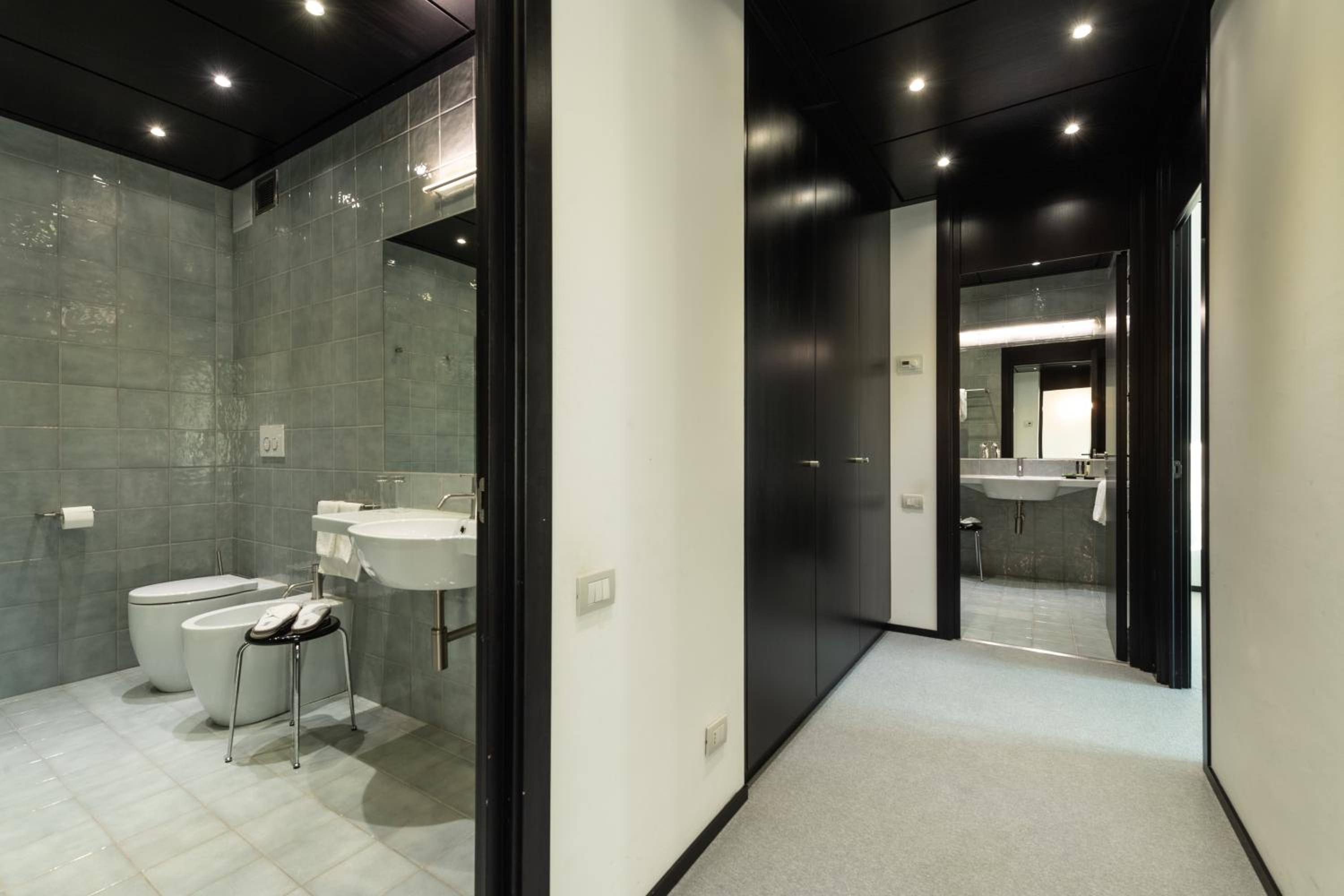 Two-Bedroom Suite - Photo 6
