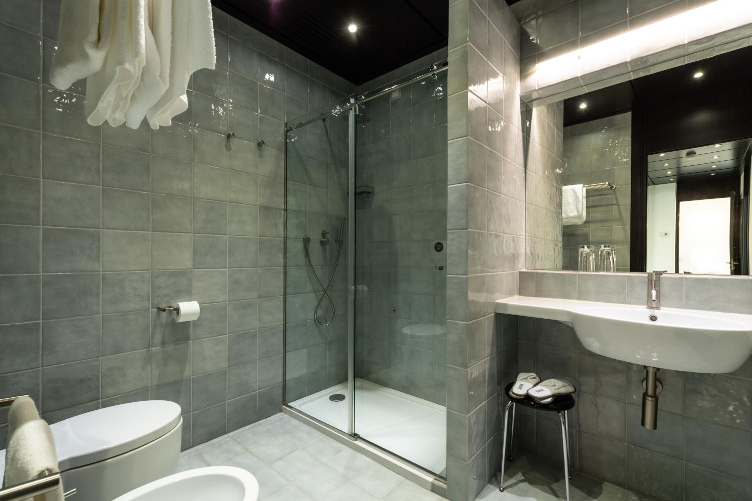 Two-Bedroom Suite - Photo 8