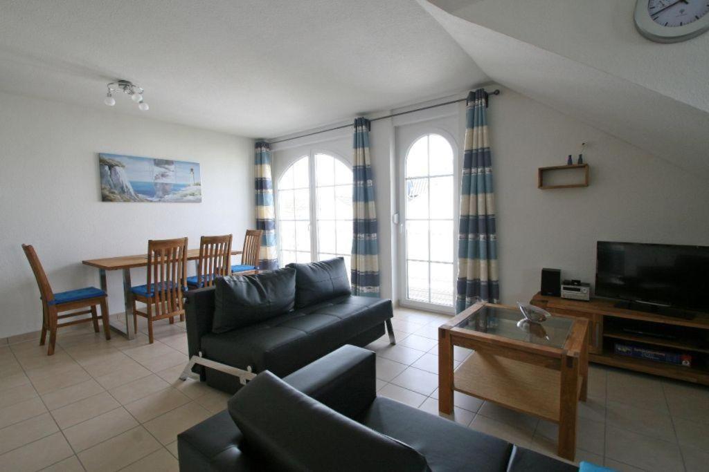 Apartment with Balcony photo 2