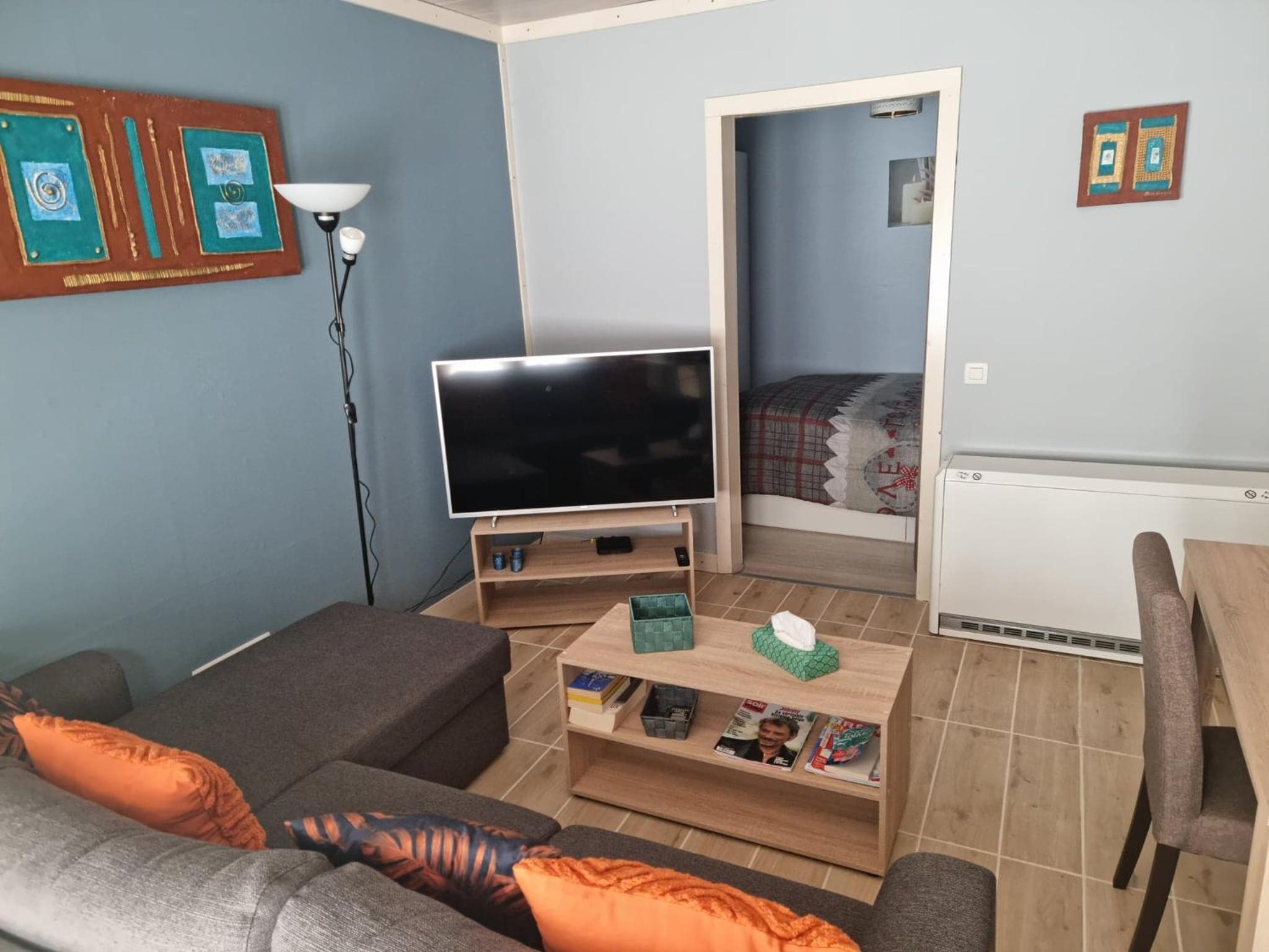 One-Bedroom Apartment - Photo 3
