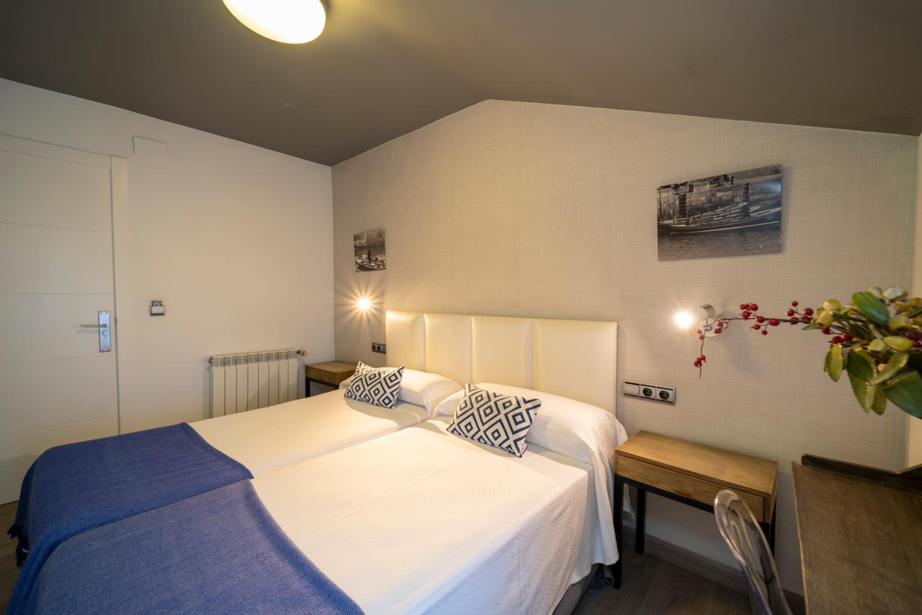 Double Room - Photo 9