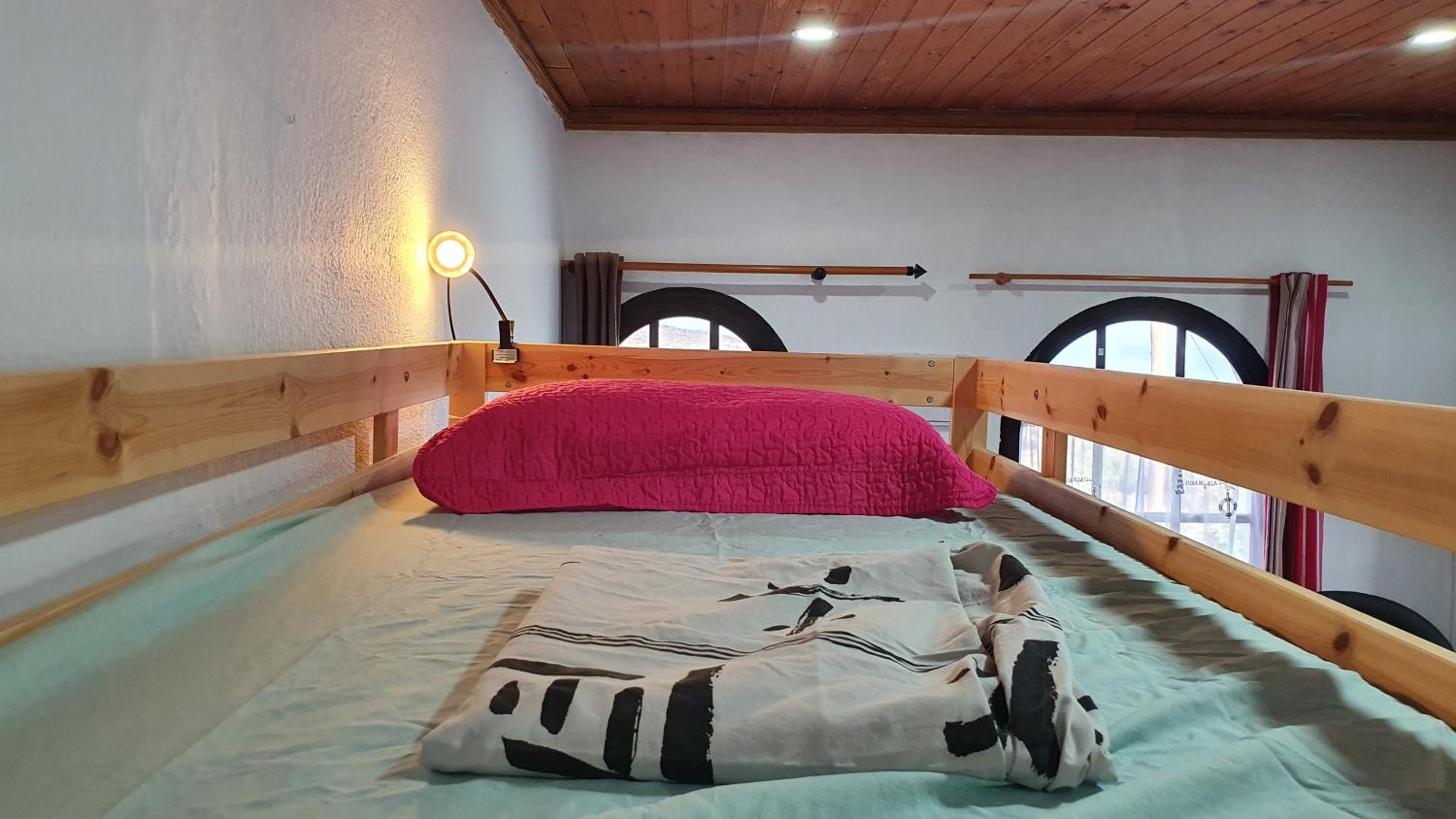 Bed in 6-Bed Mixed Dormitory Room