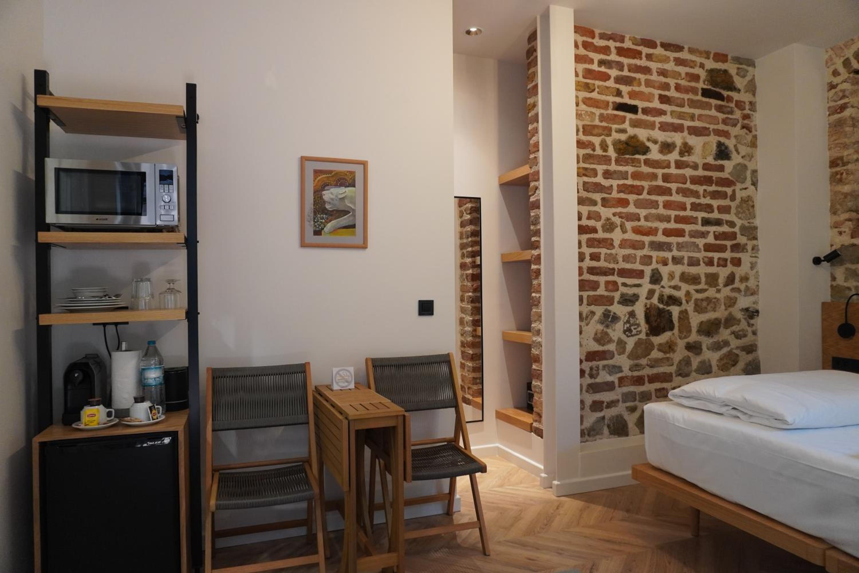 Small Studio - Additional Building  photo 2