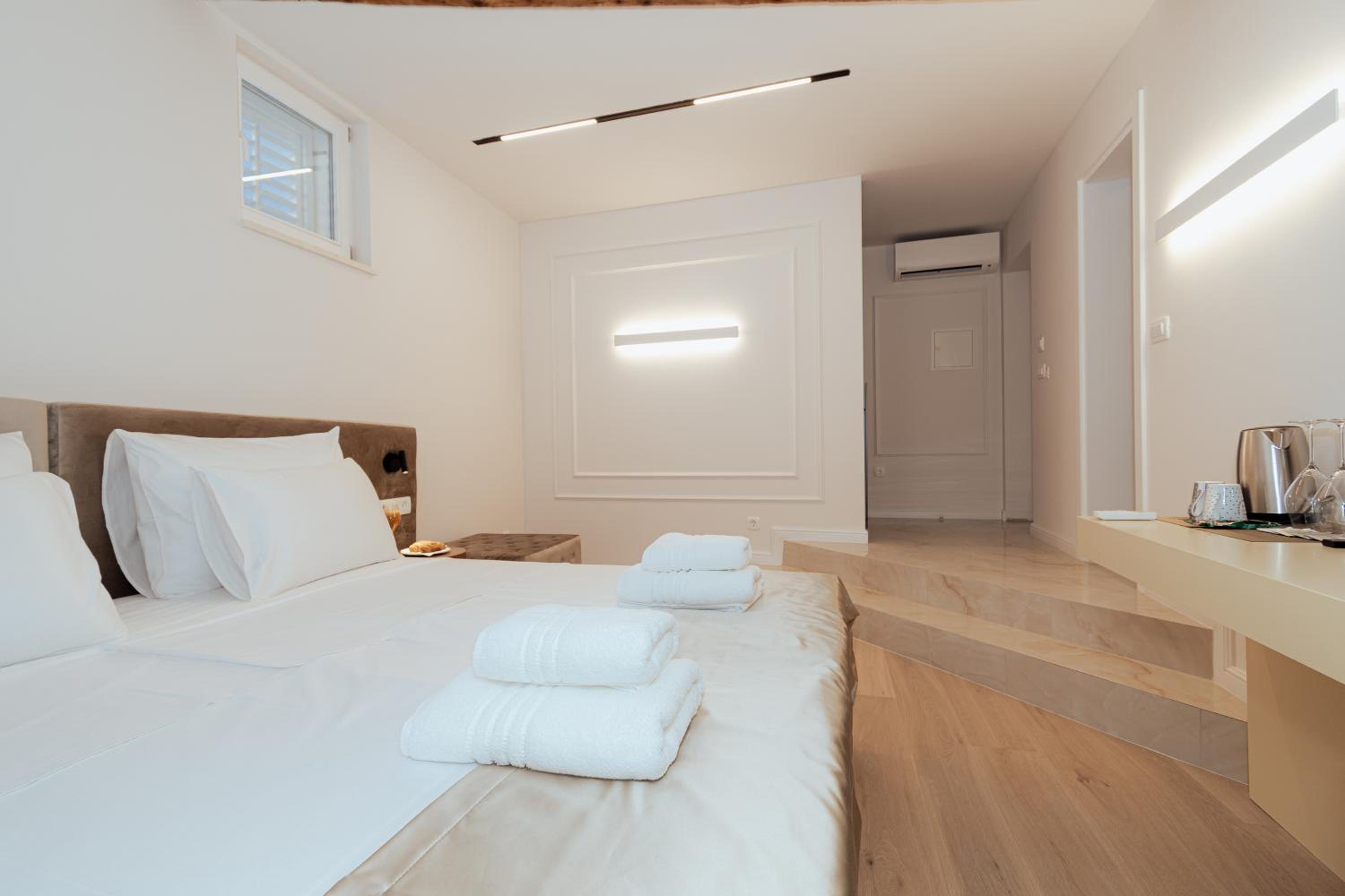 Deluxe Double or Twin Room with City View