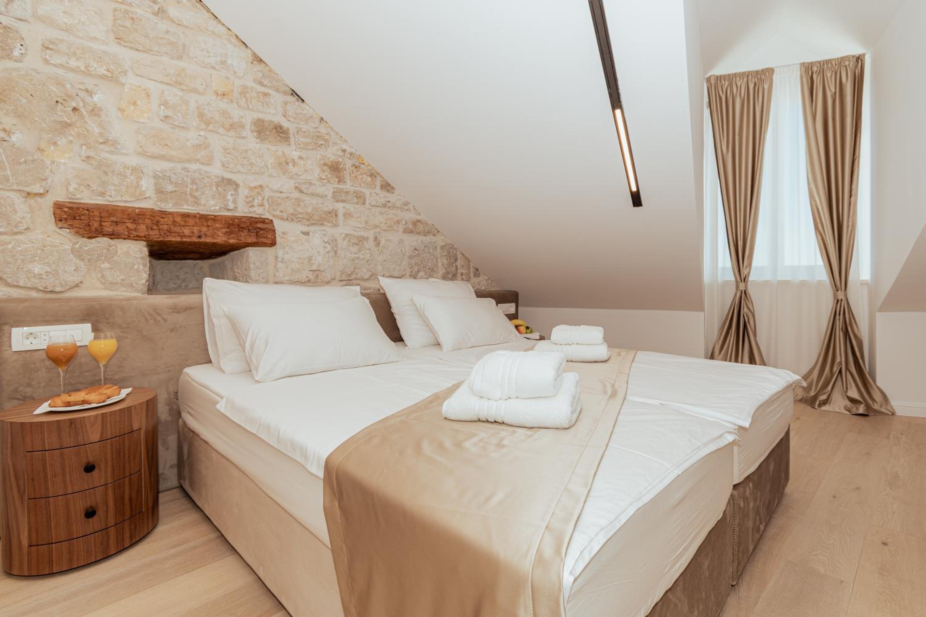 Deluxe Double or Twin Room with Sea View