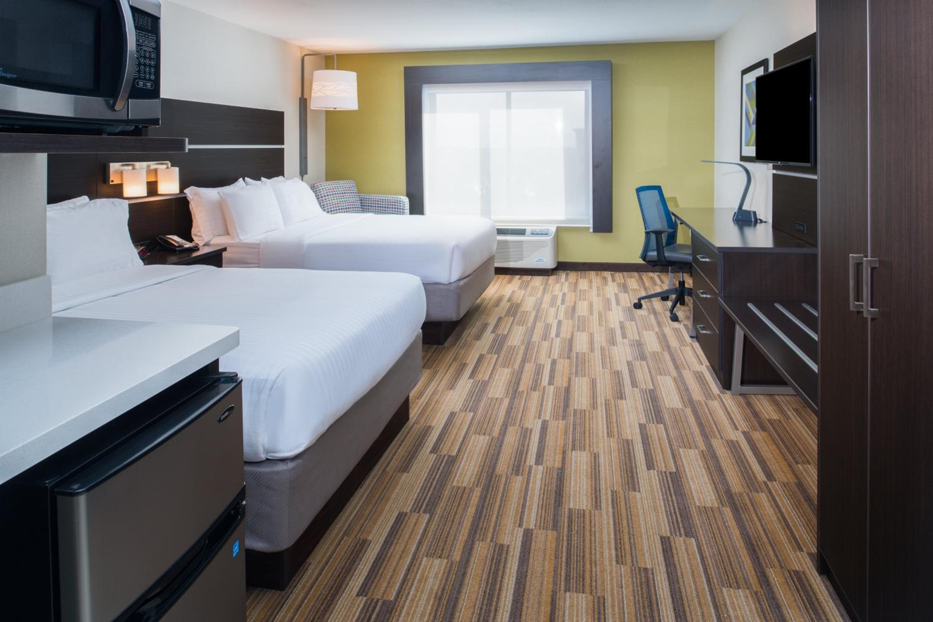 Standard Queen Room with Two Queen Beds and Tub - Communications Accessible - Photo 1