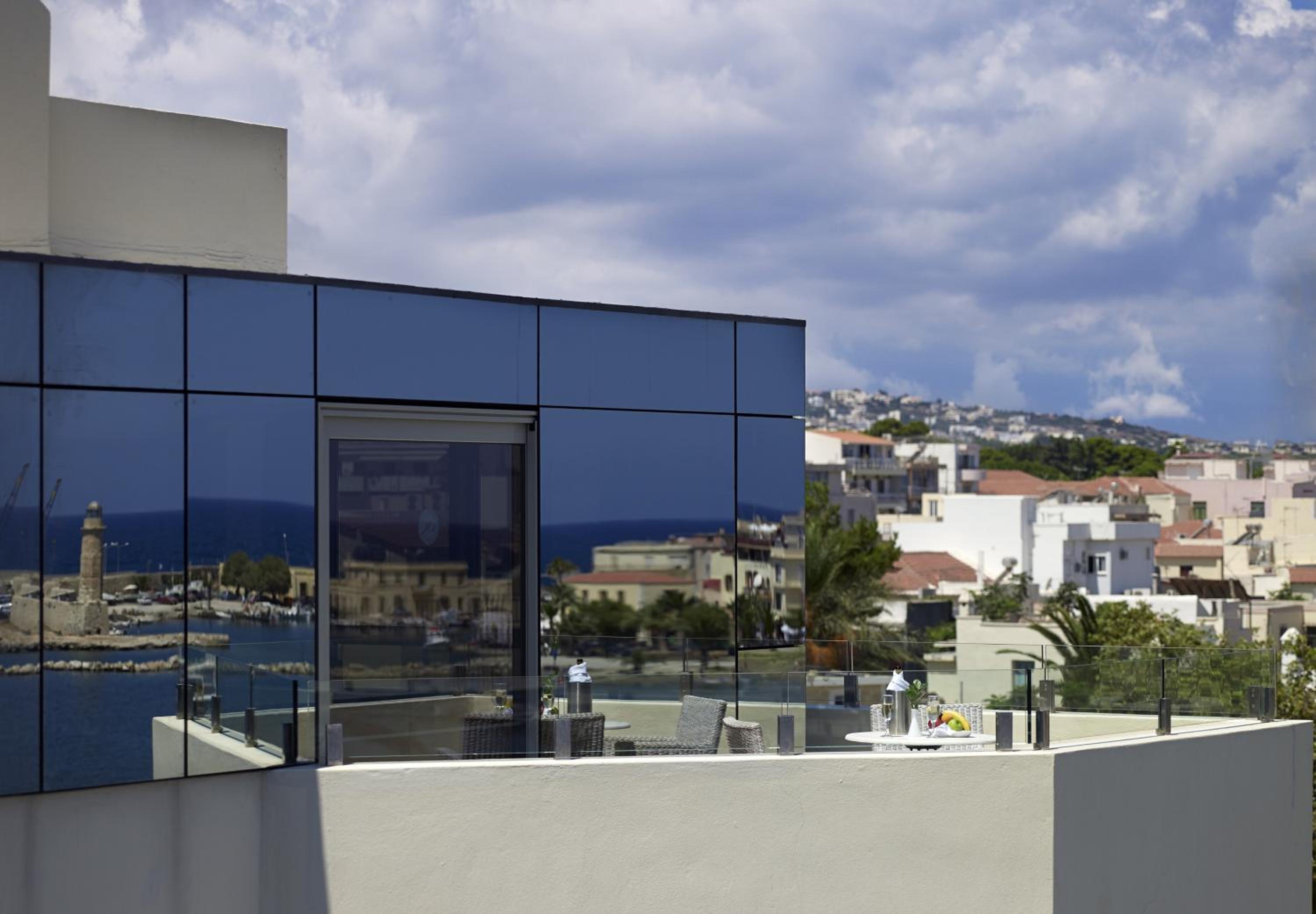 Grand Suite with Panoramic Sea View - Photo 9
