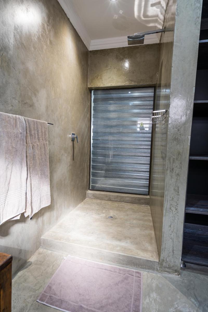 Queen Suite photo 3