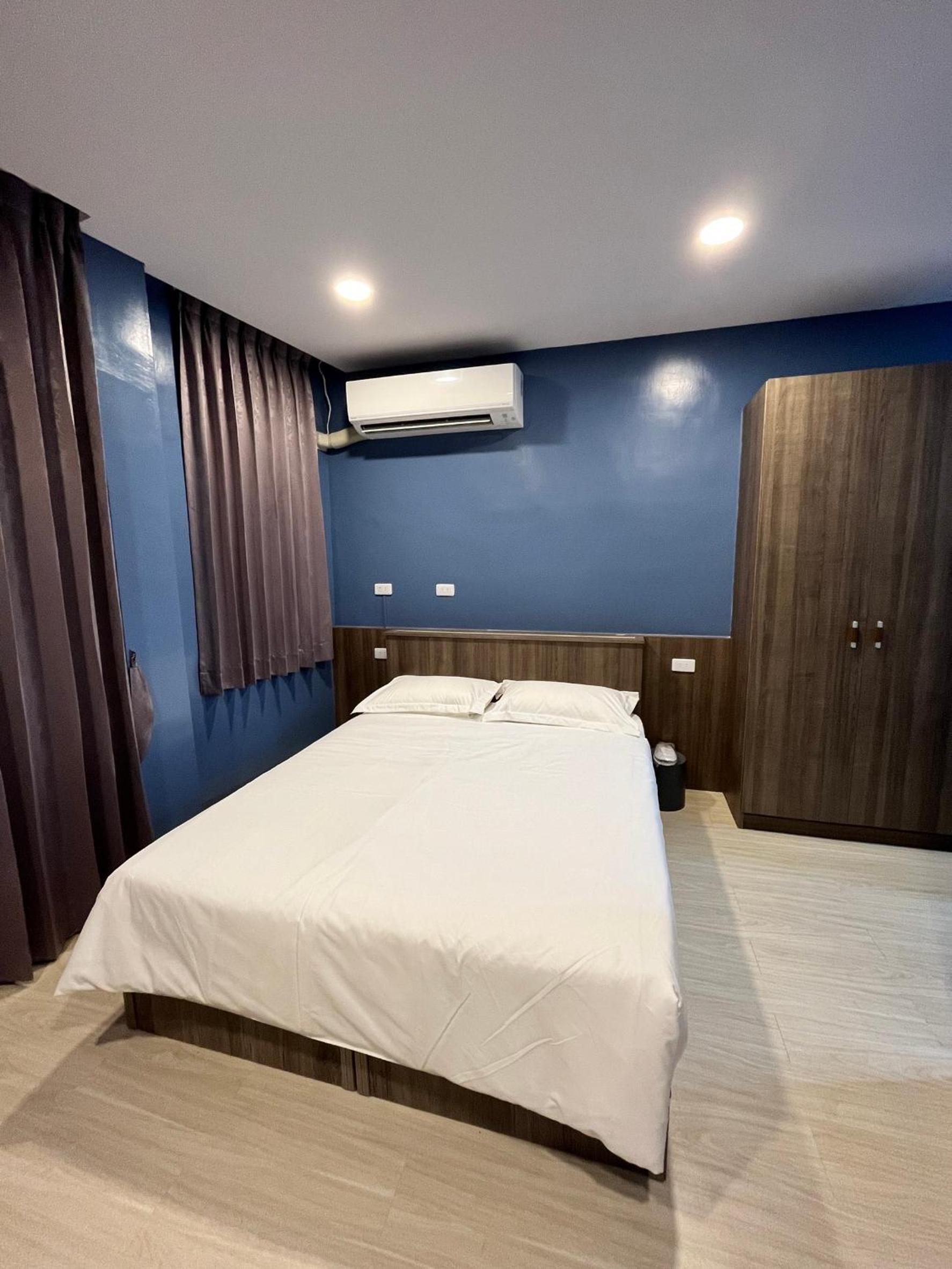 Deluxe Double Room with Balcony photo 2