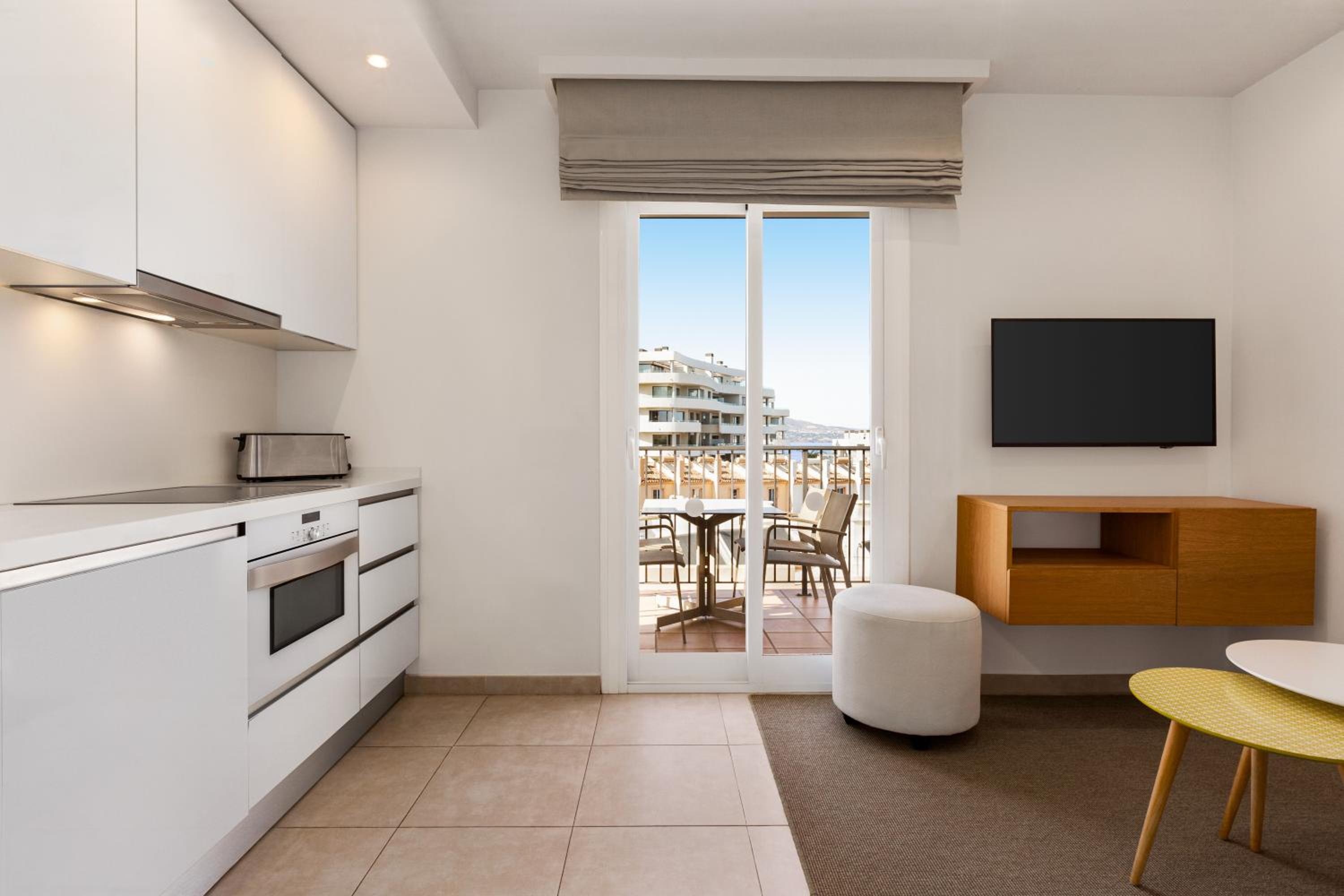 Superior One Bedroom Apartment - Photo 1