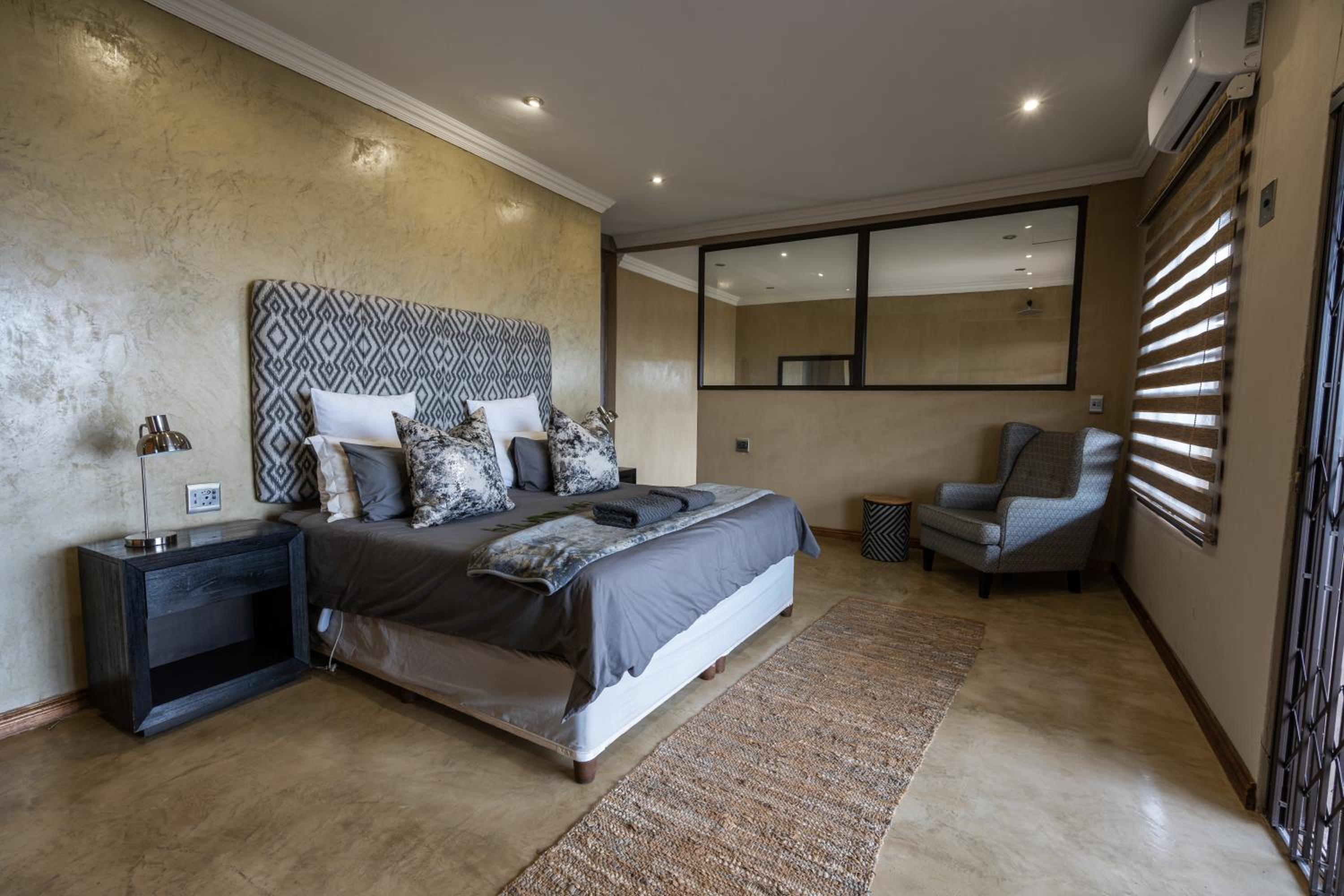 Family Room with Balcony photo 1
