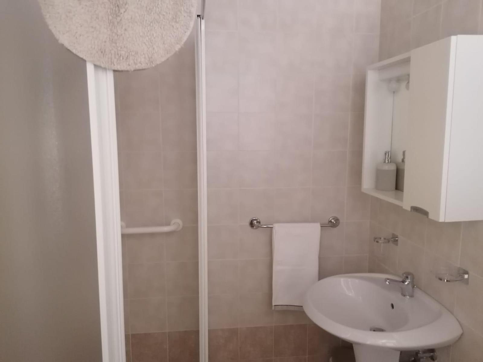One-Bedroom House - Photo 23