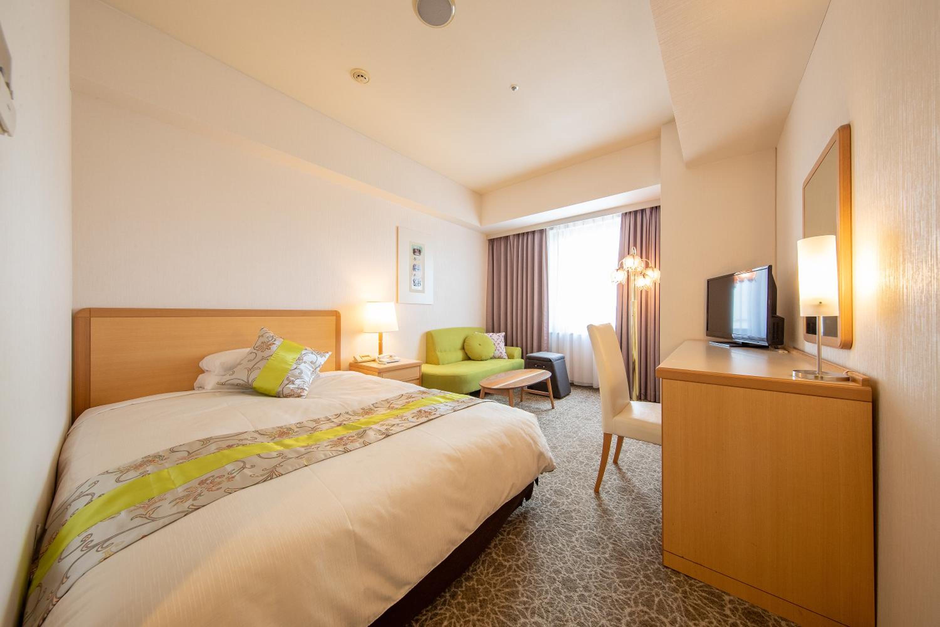 Single Room - Female Only - Non-Smoking photo 2