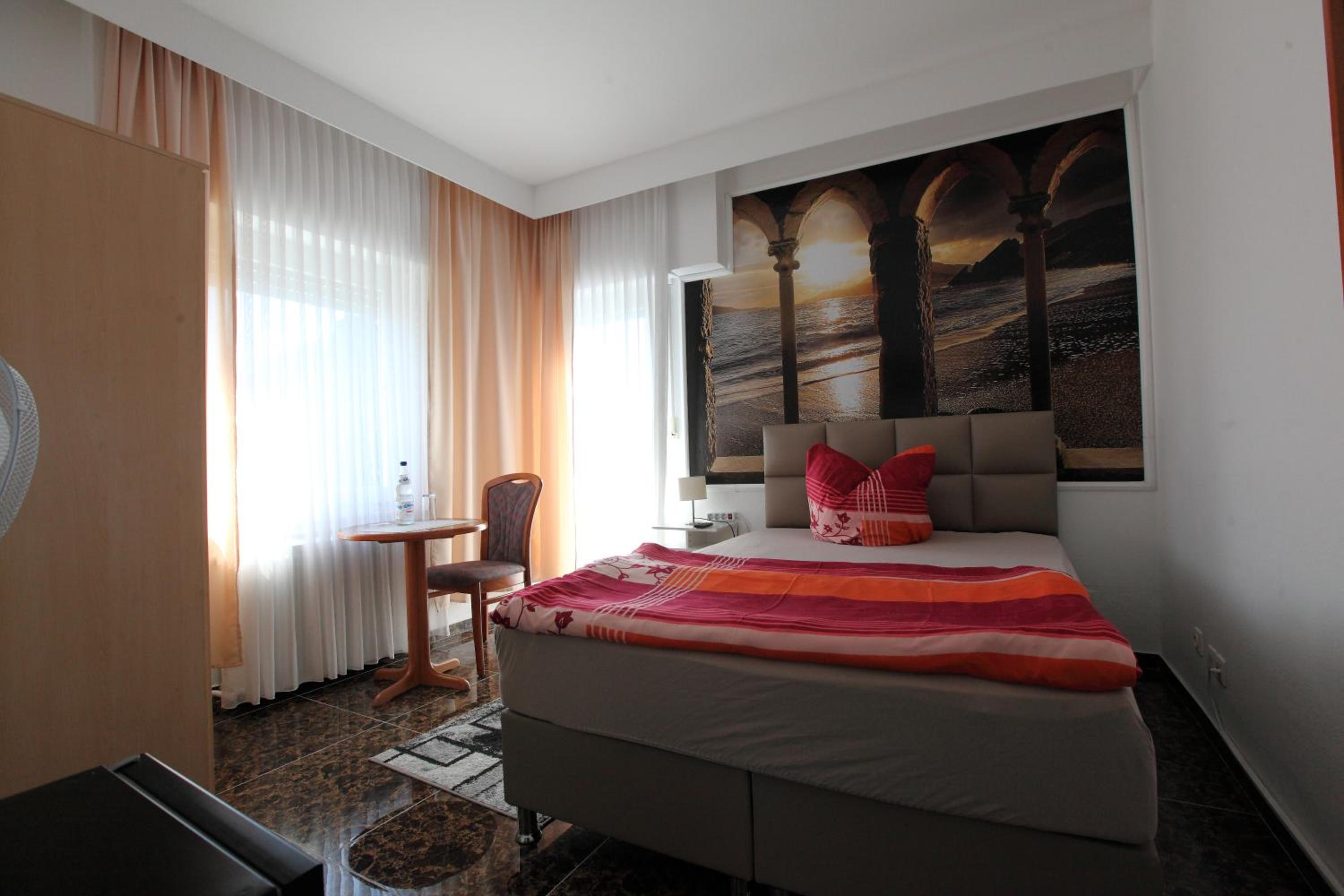 Single Room photo 3