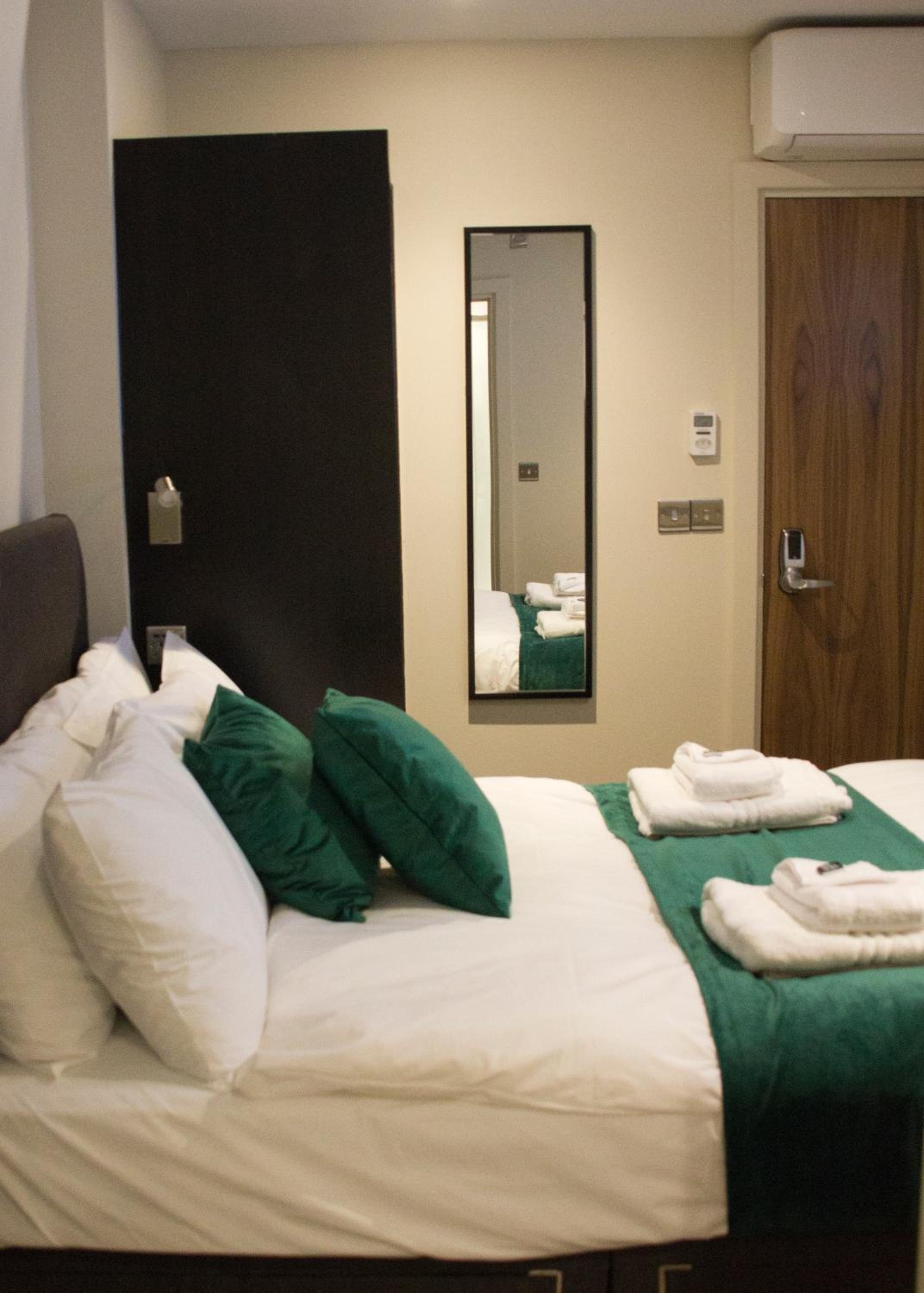Double Room - (No Window) photo 2
