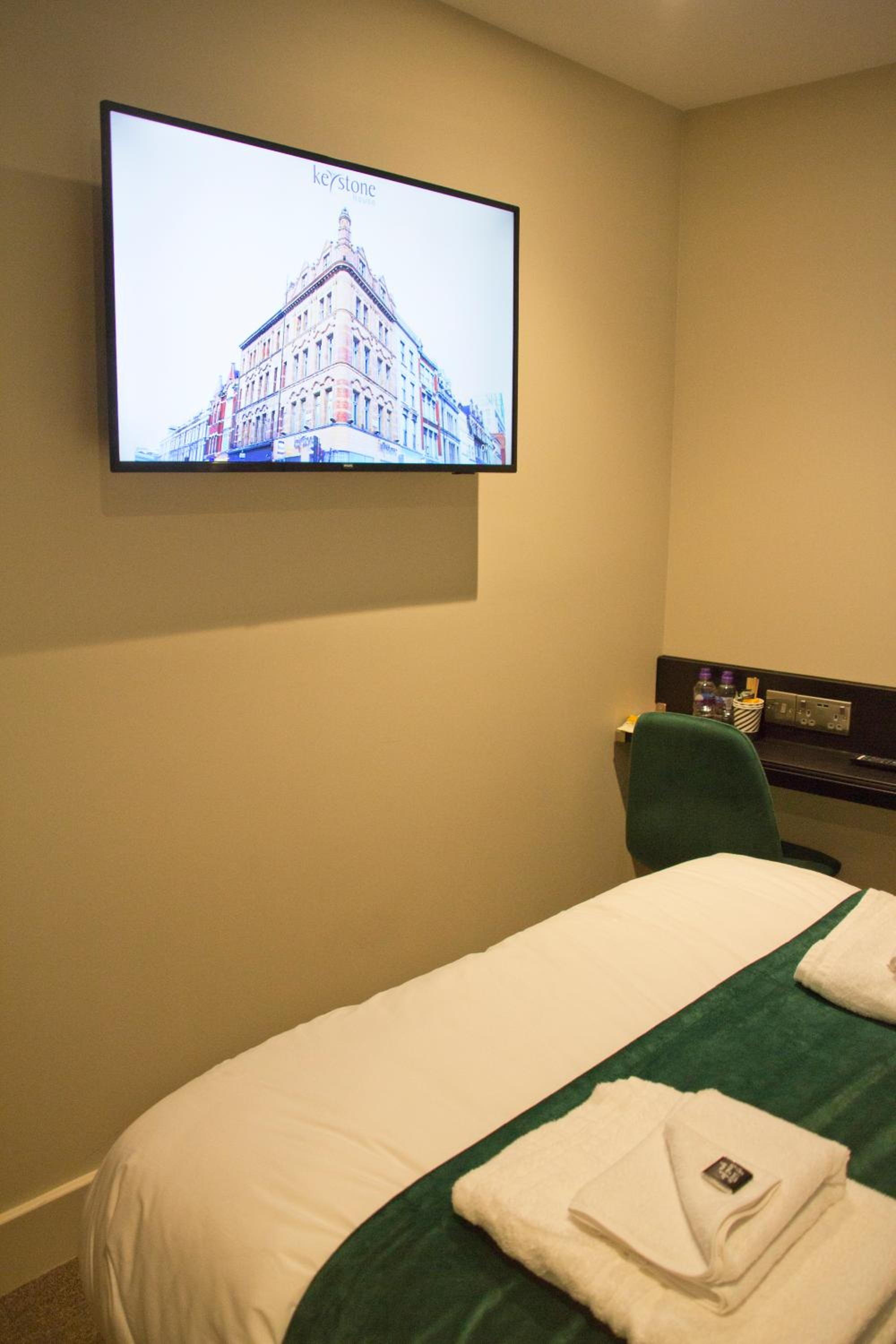 Double Room - (No Window) photo 3