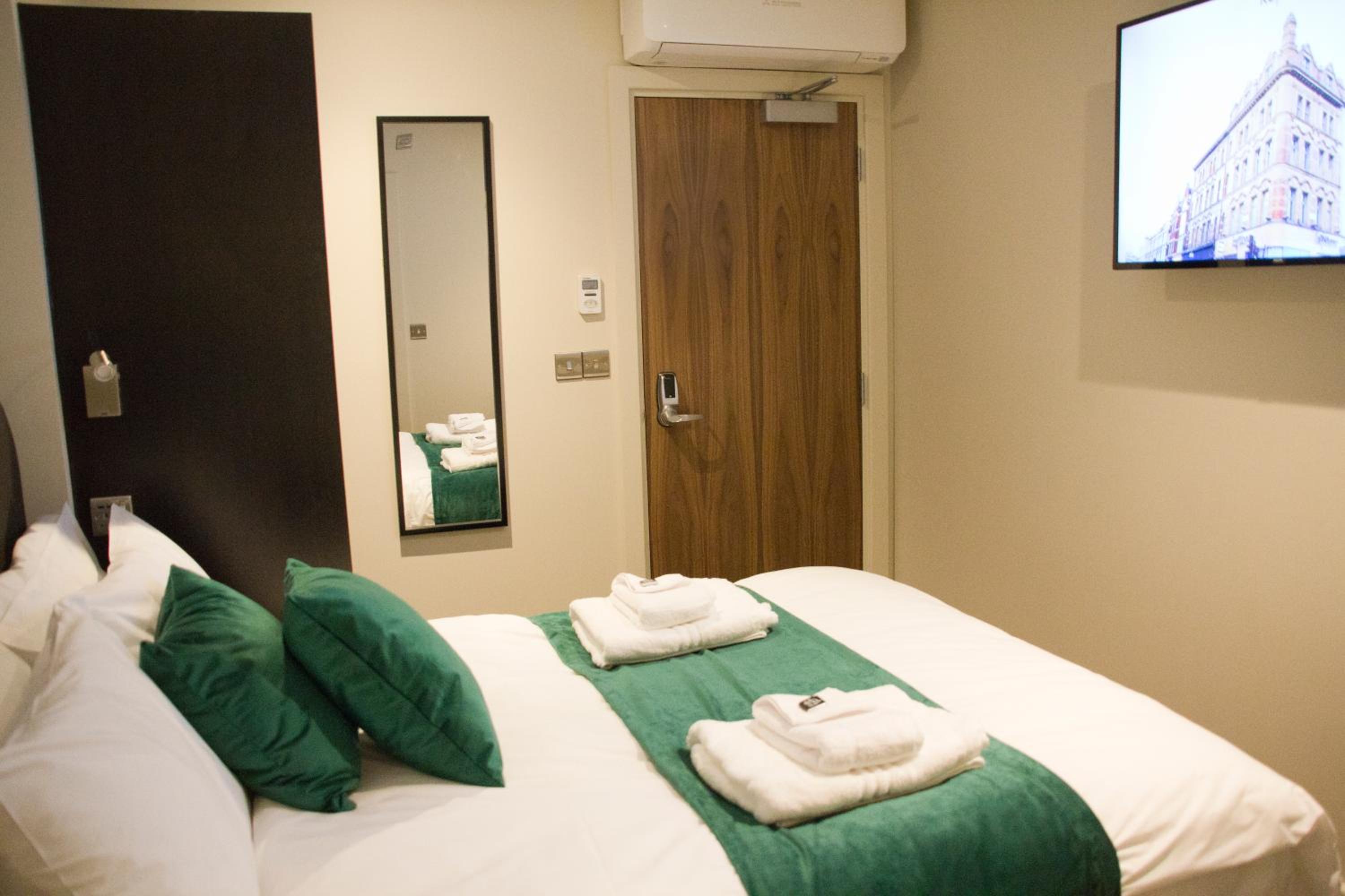 Double Room - (No Window) photo 1