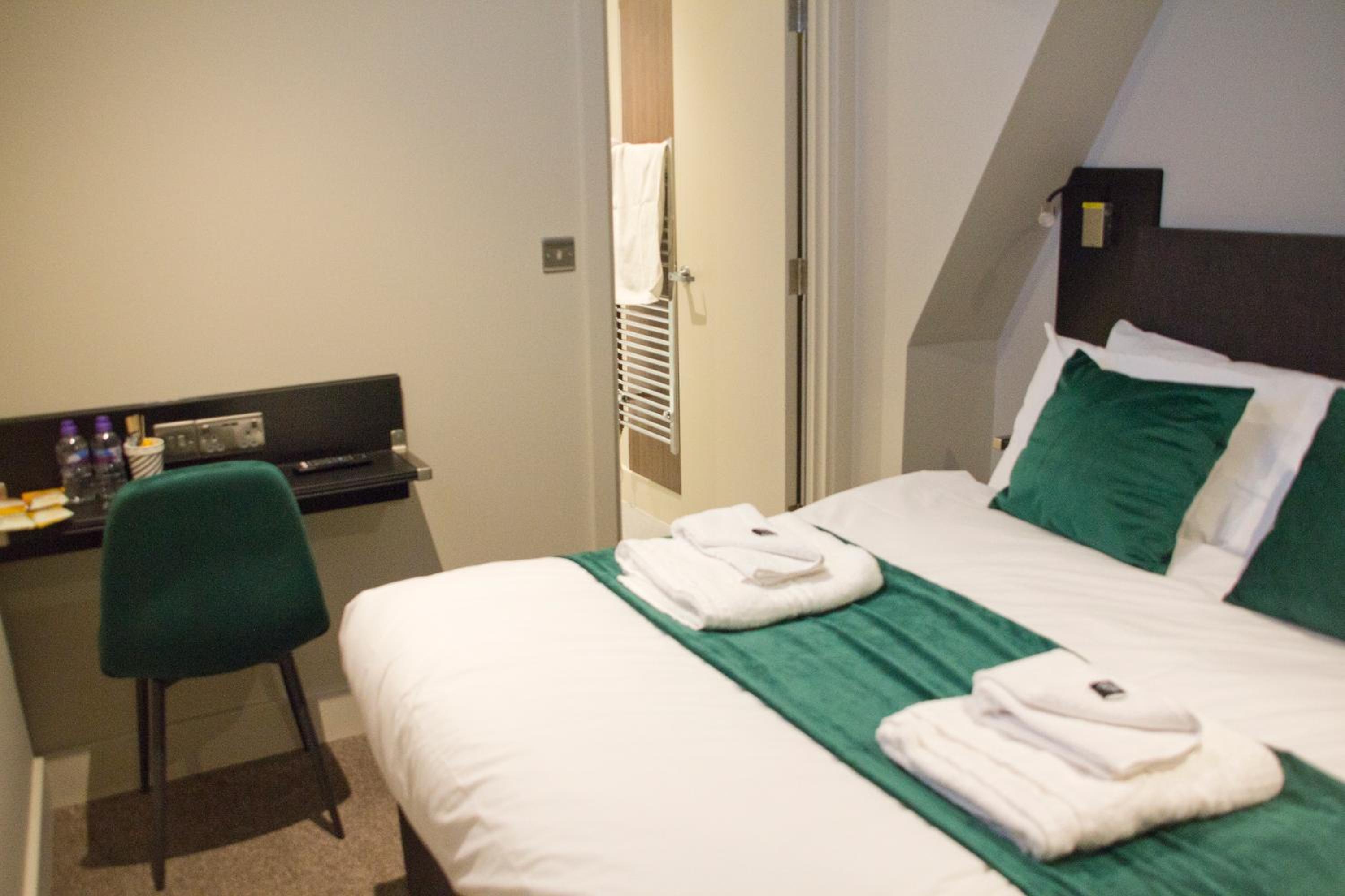 Double Room - (No Window) photo 3