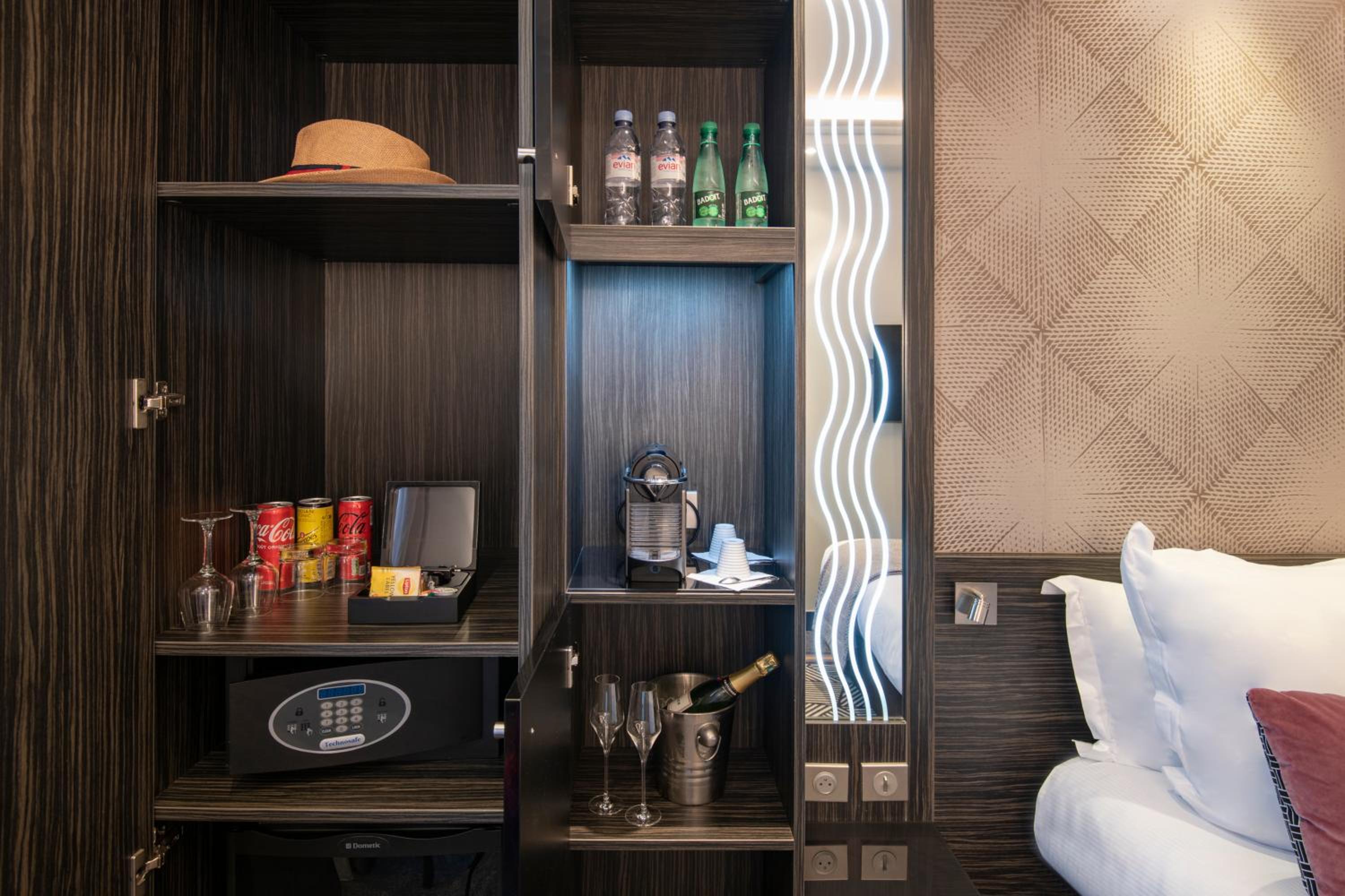 Twin Junior Suite with Sofa bed and Balneo photo 2