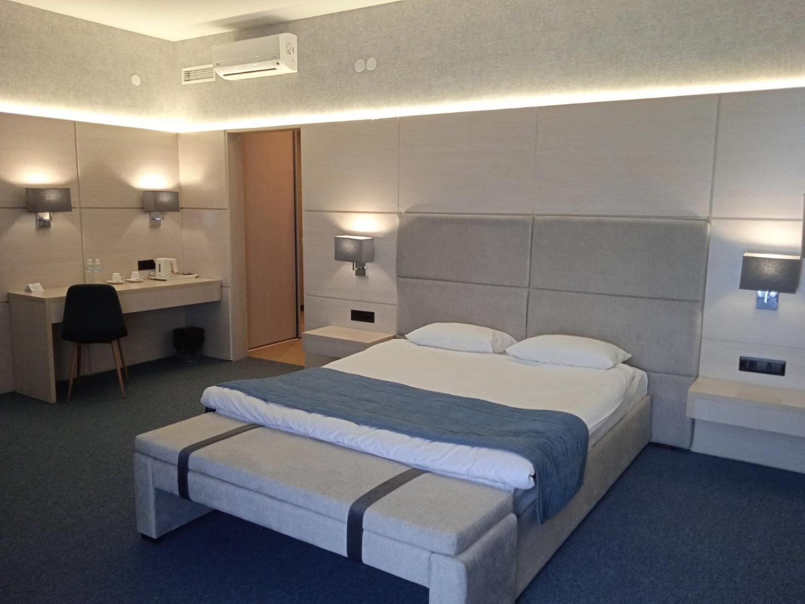 Standard King Room photo 2