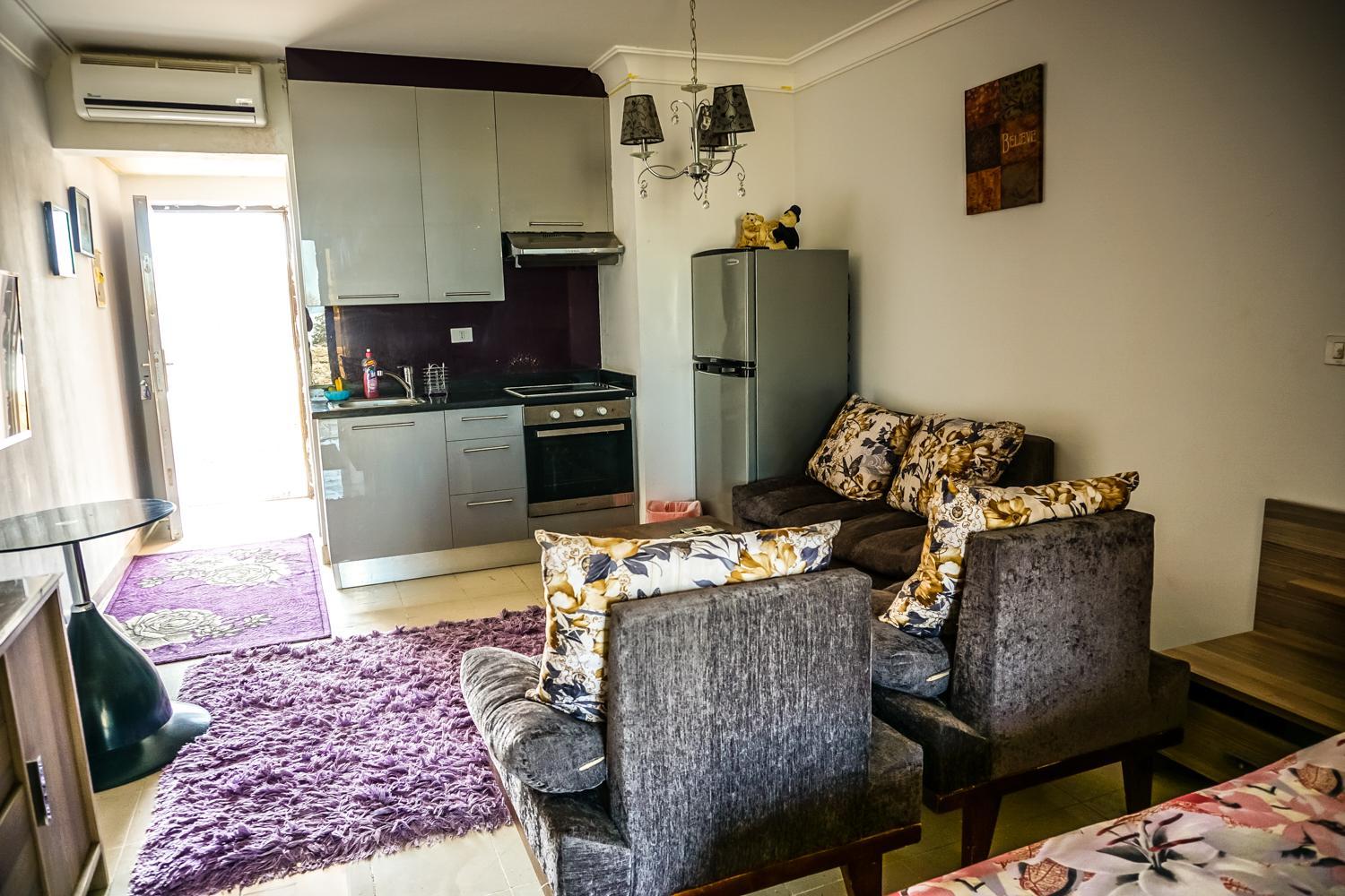 One-Bedroom Apartment - Photo 6