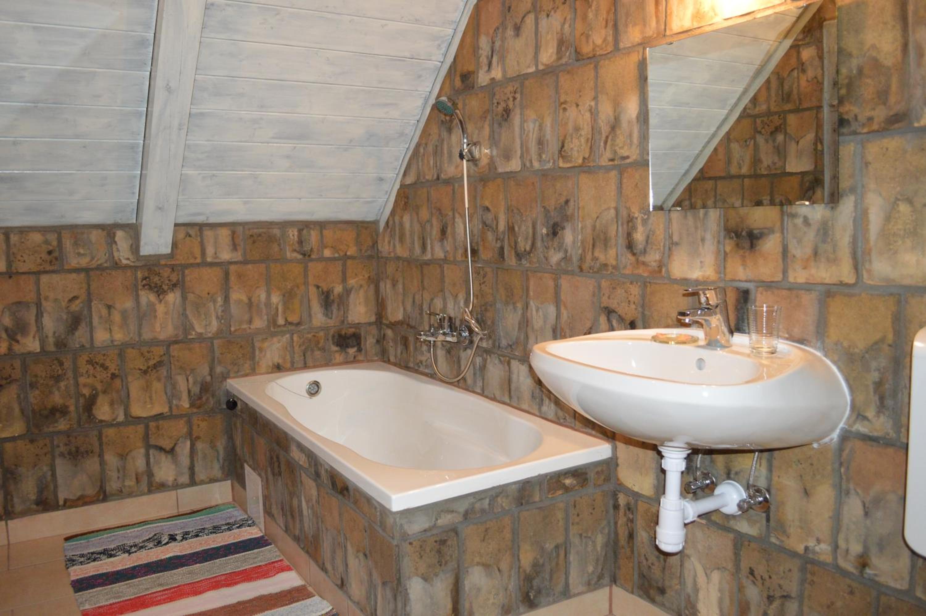 Two-Bedroom House - Photo 3