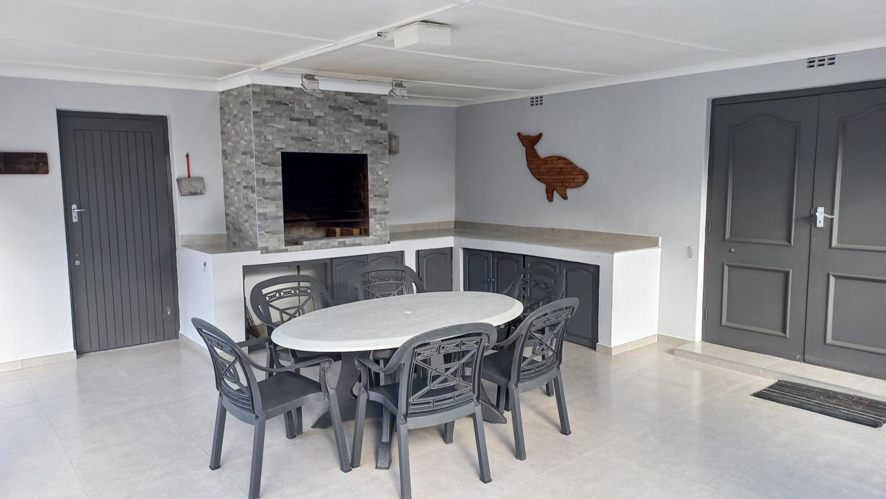 Five-Bedroom Holiday Home - Photo 25