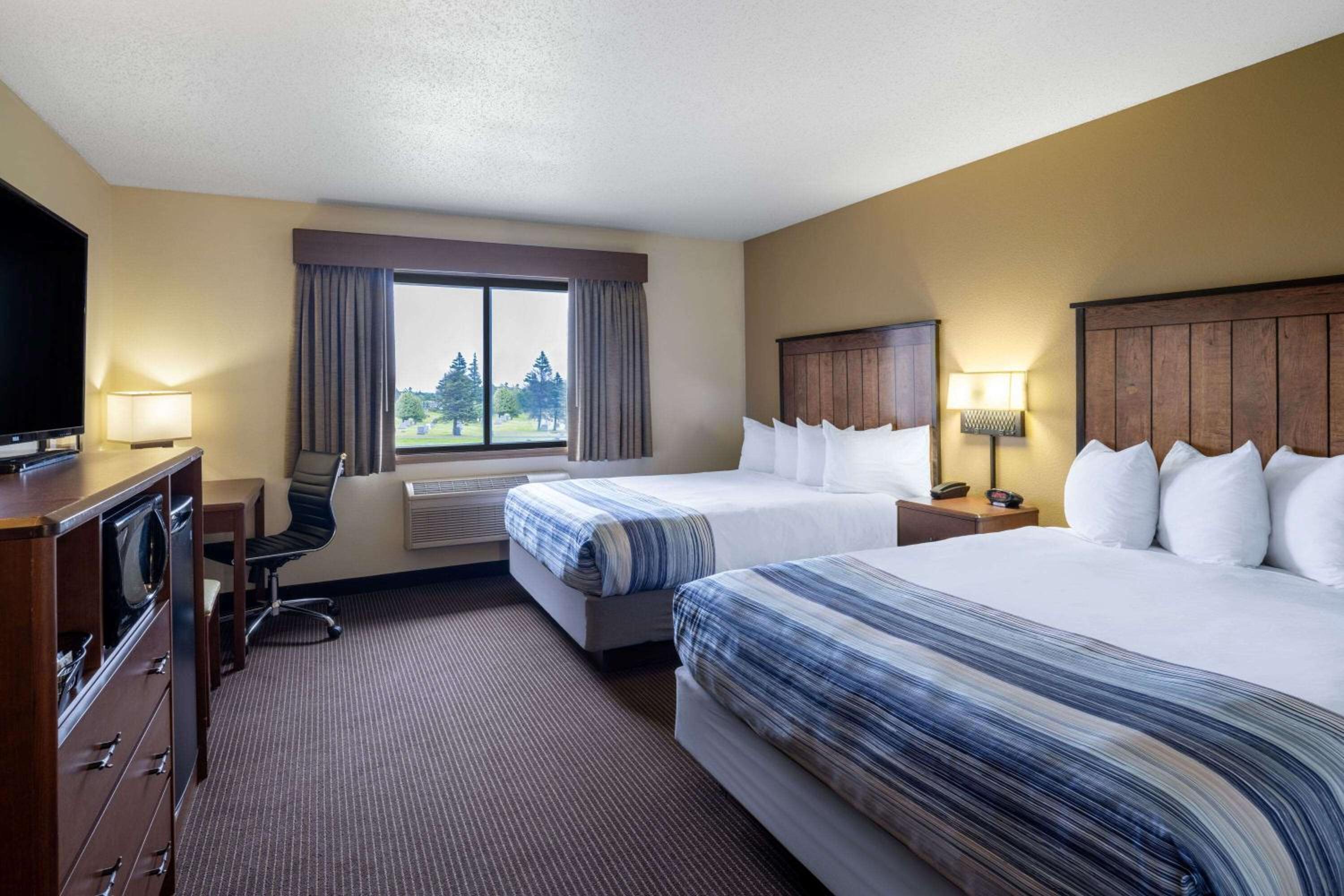 Queen Room with Two Queen Beds - Non-Smoking photo 1