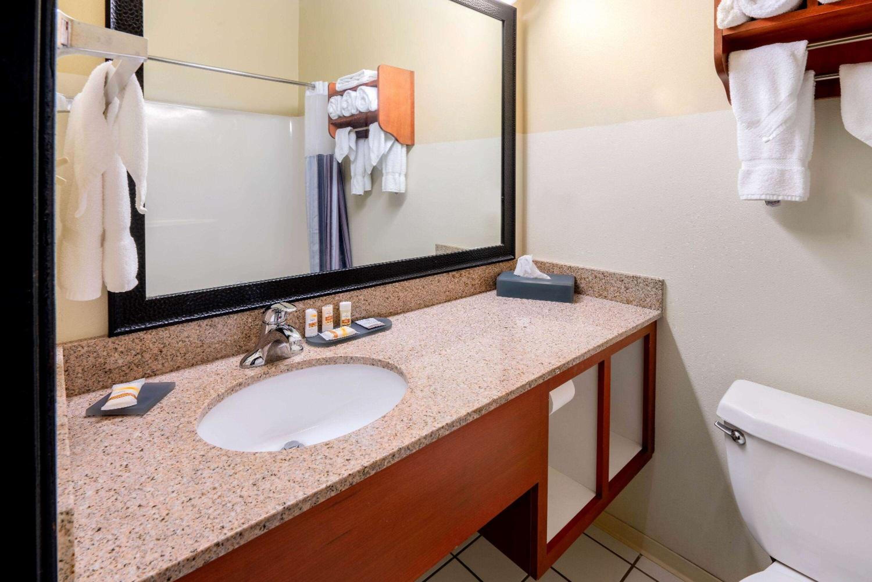 Deluxe King Room - Photo 2
