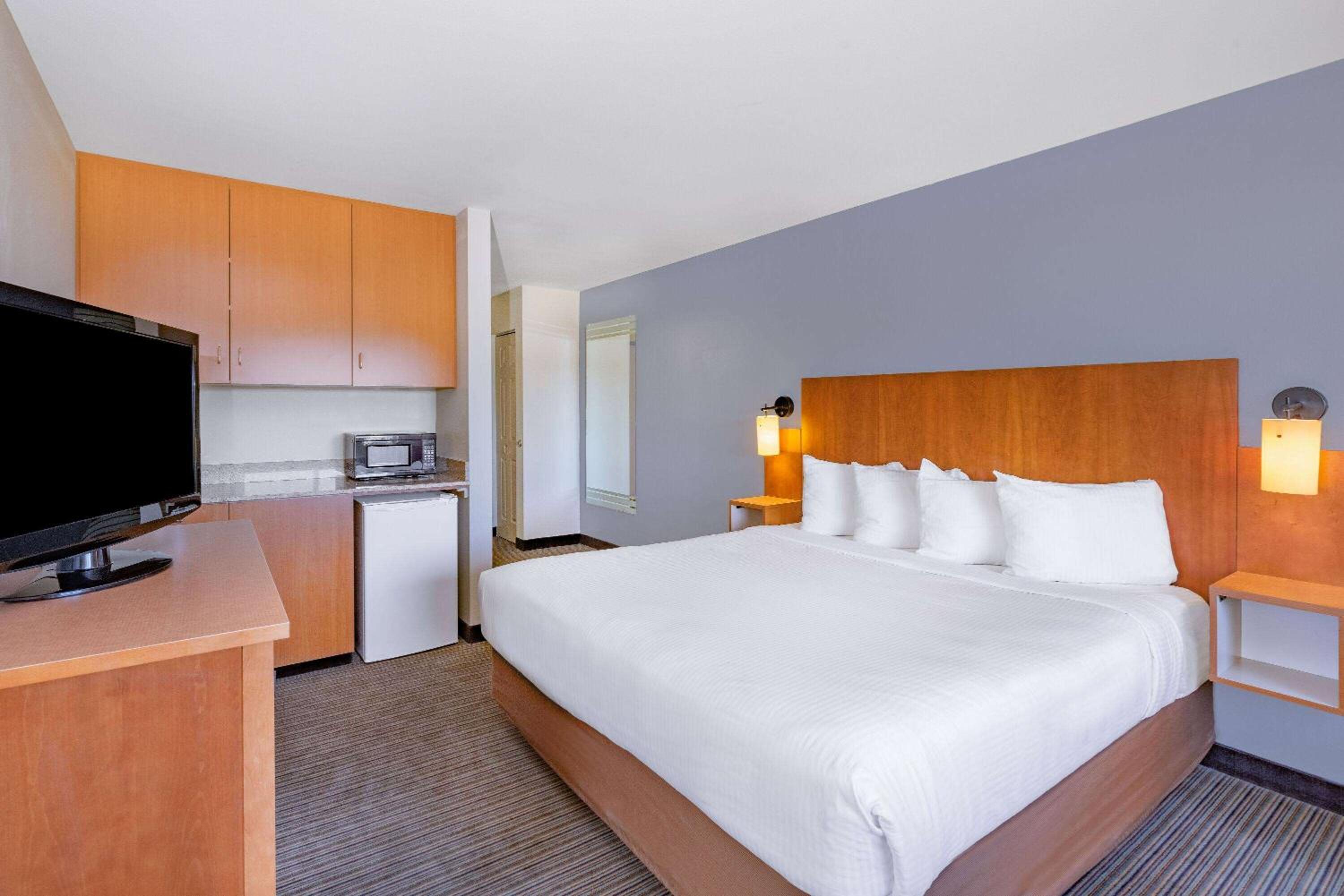 Deluxe King Room - Photo 1