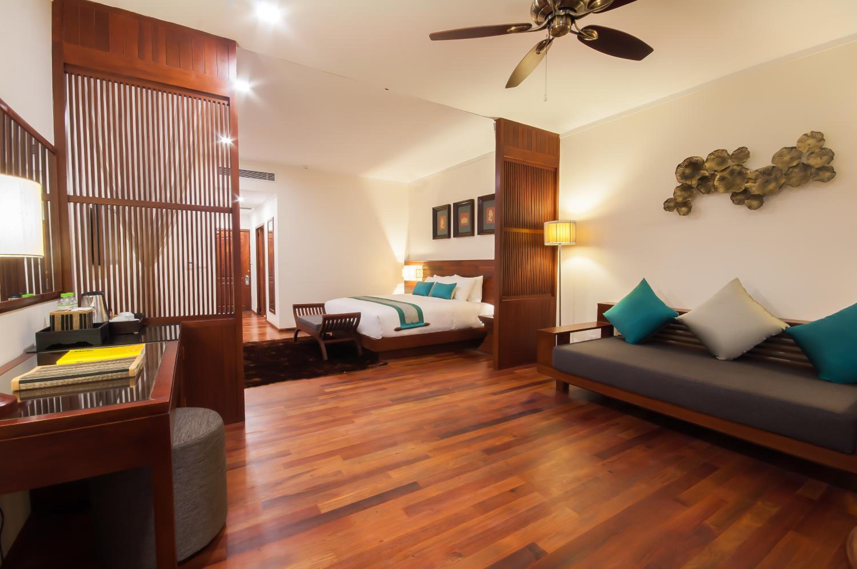 Elegant Suite - Photo 2