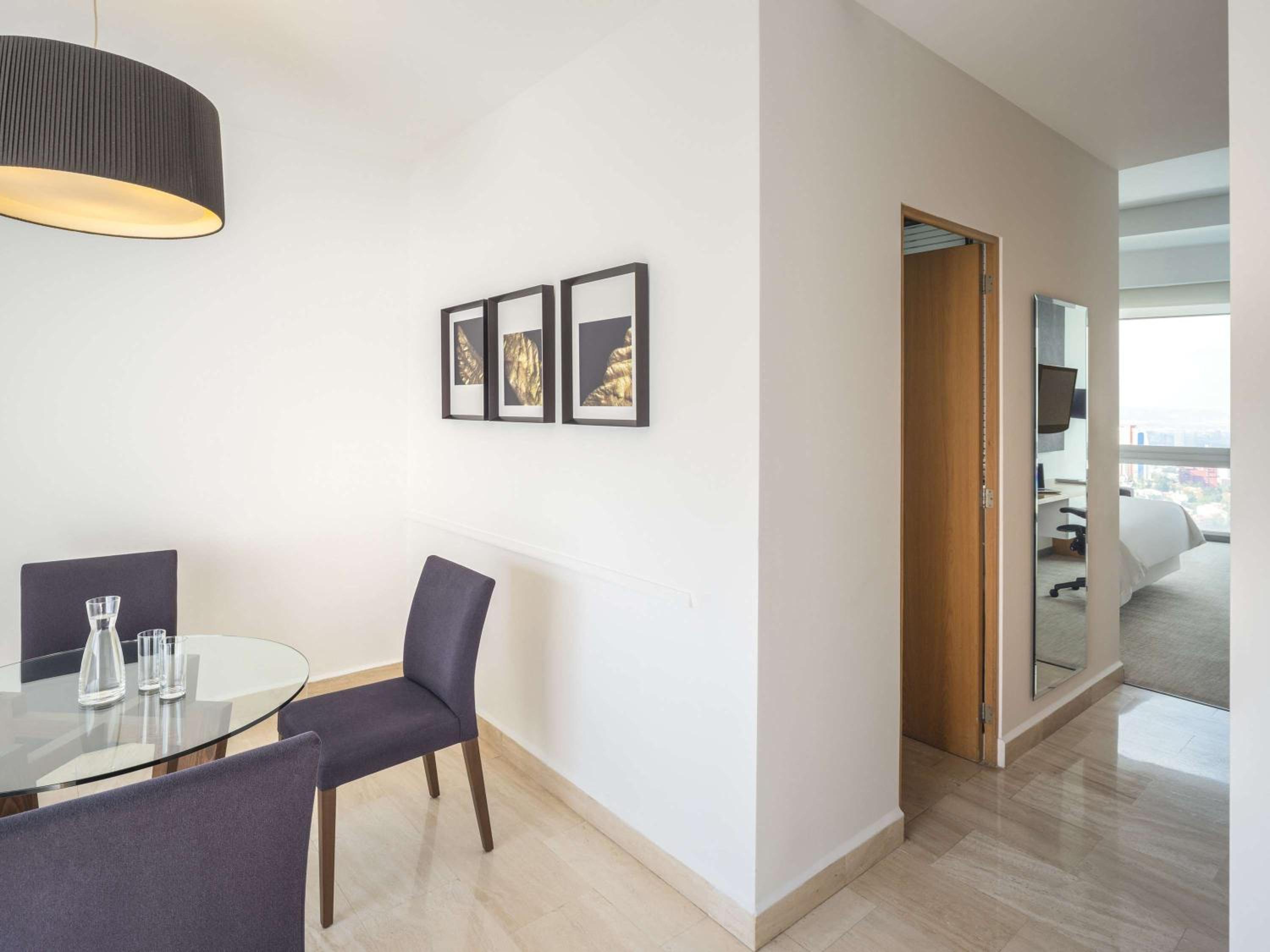 Studio King Suite with View - Photo 5