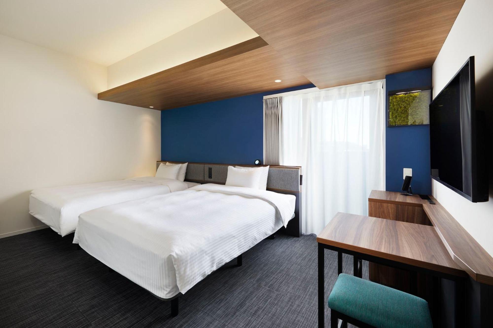 Deluxe Twin Room with Complimentary Light Breakfast - Non-Smoking