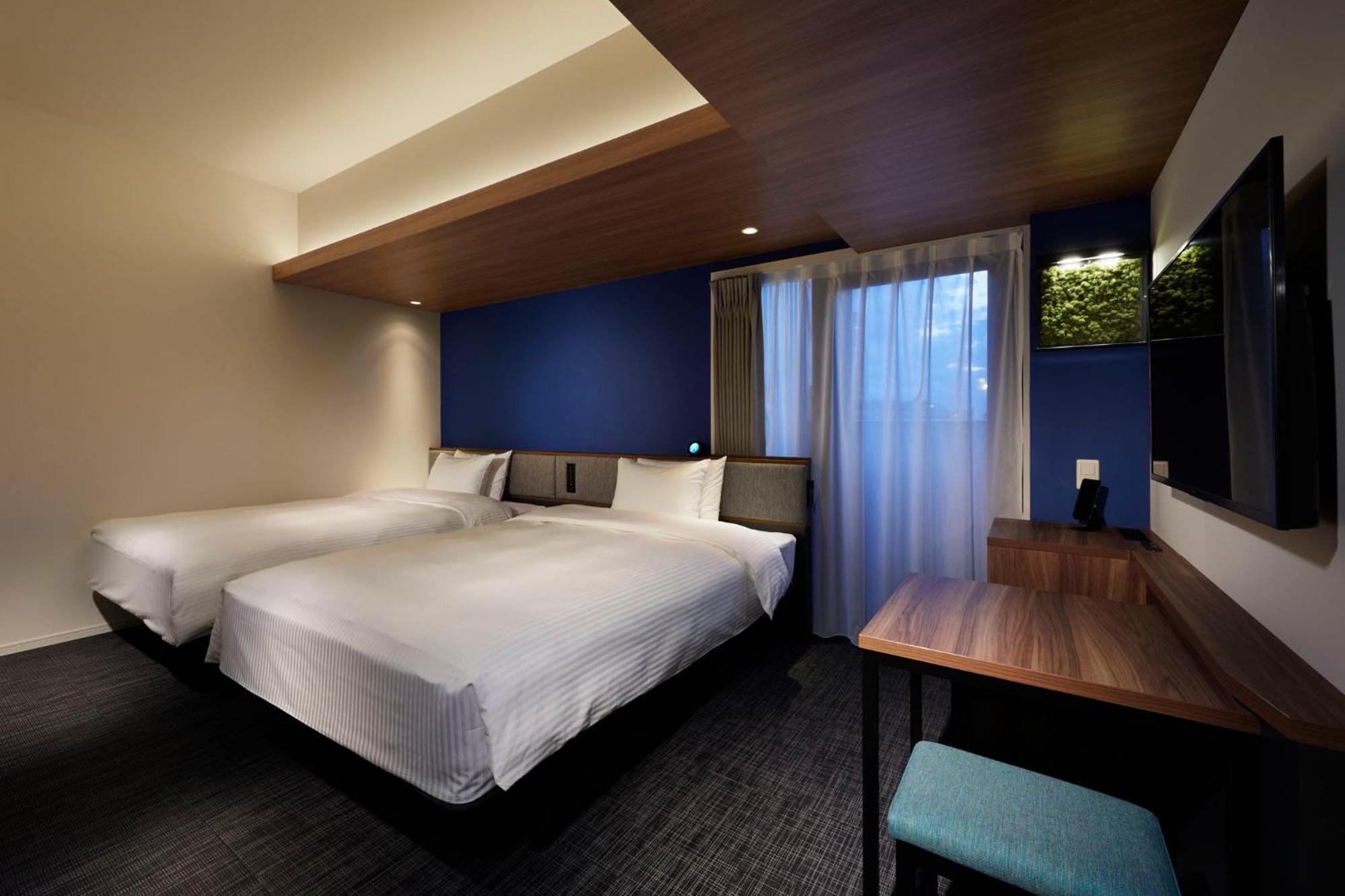 Deluxe Twin Room with Complimentary Light Breakfast - Non-Smoking photo 2