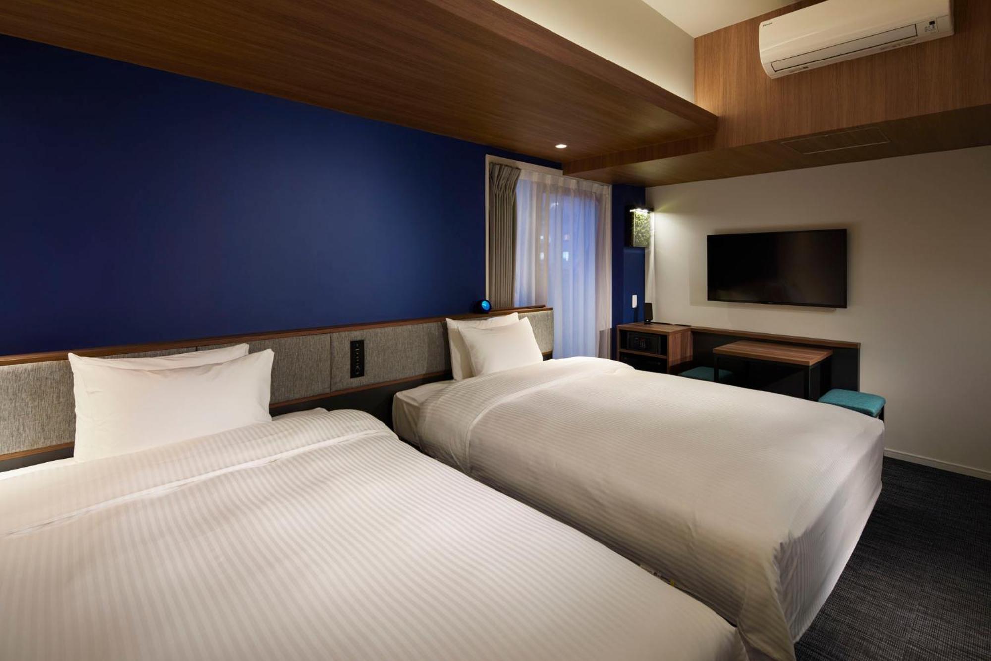 Deluxe Twin Room with Complimentary Light Breakfast - Non-Smoking photo 3