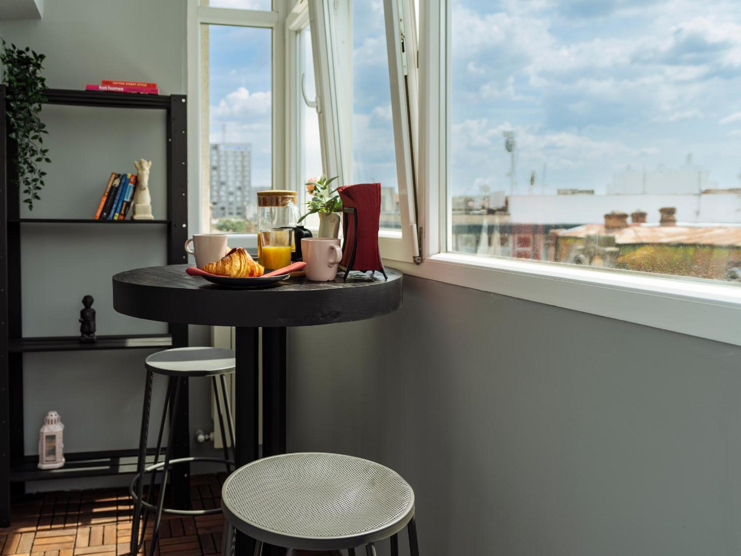 One-Bedroom Apartment - Photo 3