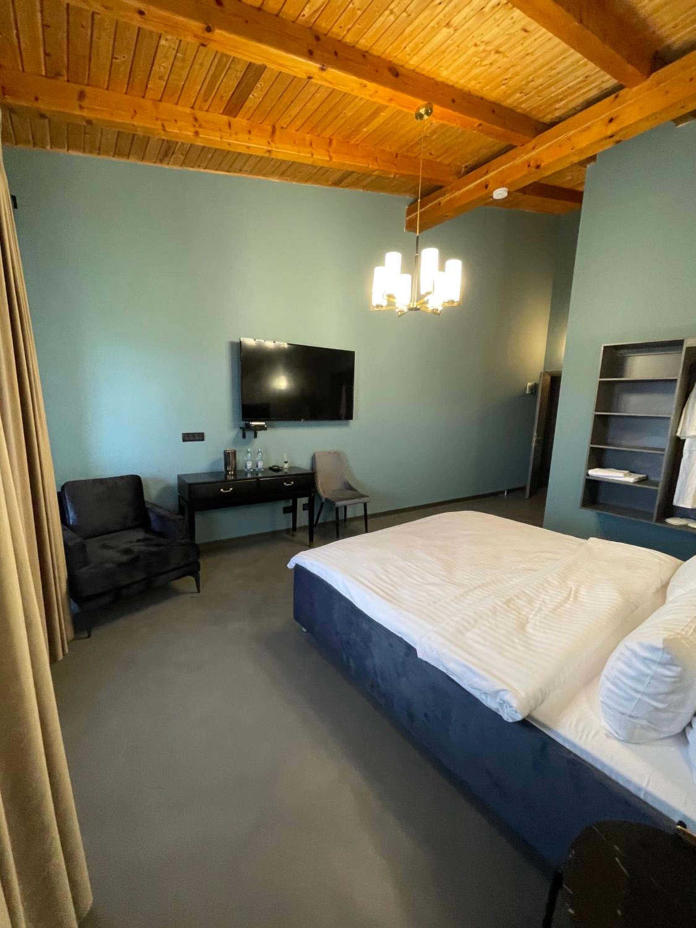 Double or Twin Room with Mountain View photo 2