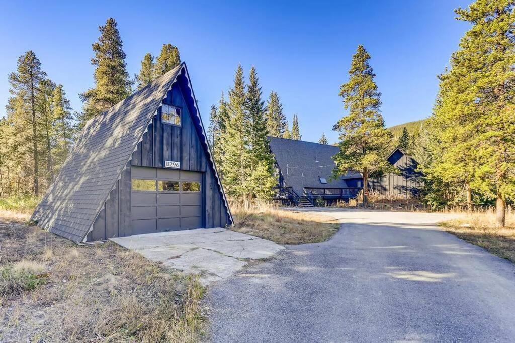Three-Bedroom House photo 2