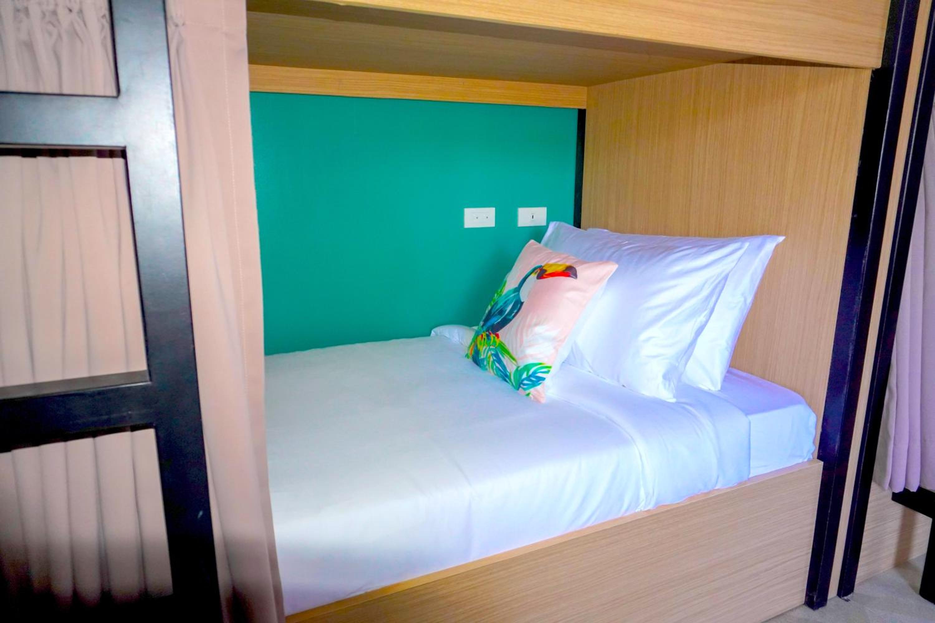 6-Bed Mixed Dormitory Room photo 3