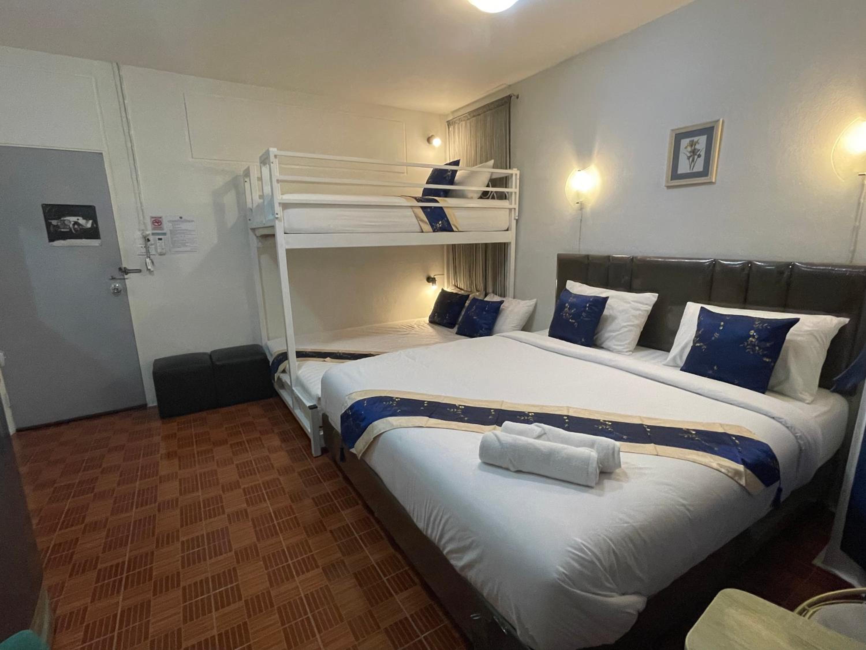 Triple Room with Private Bathroom photo 2