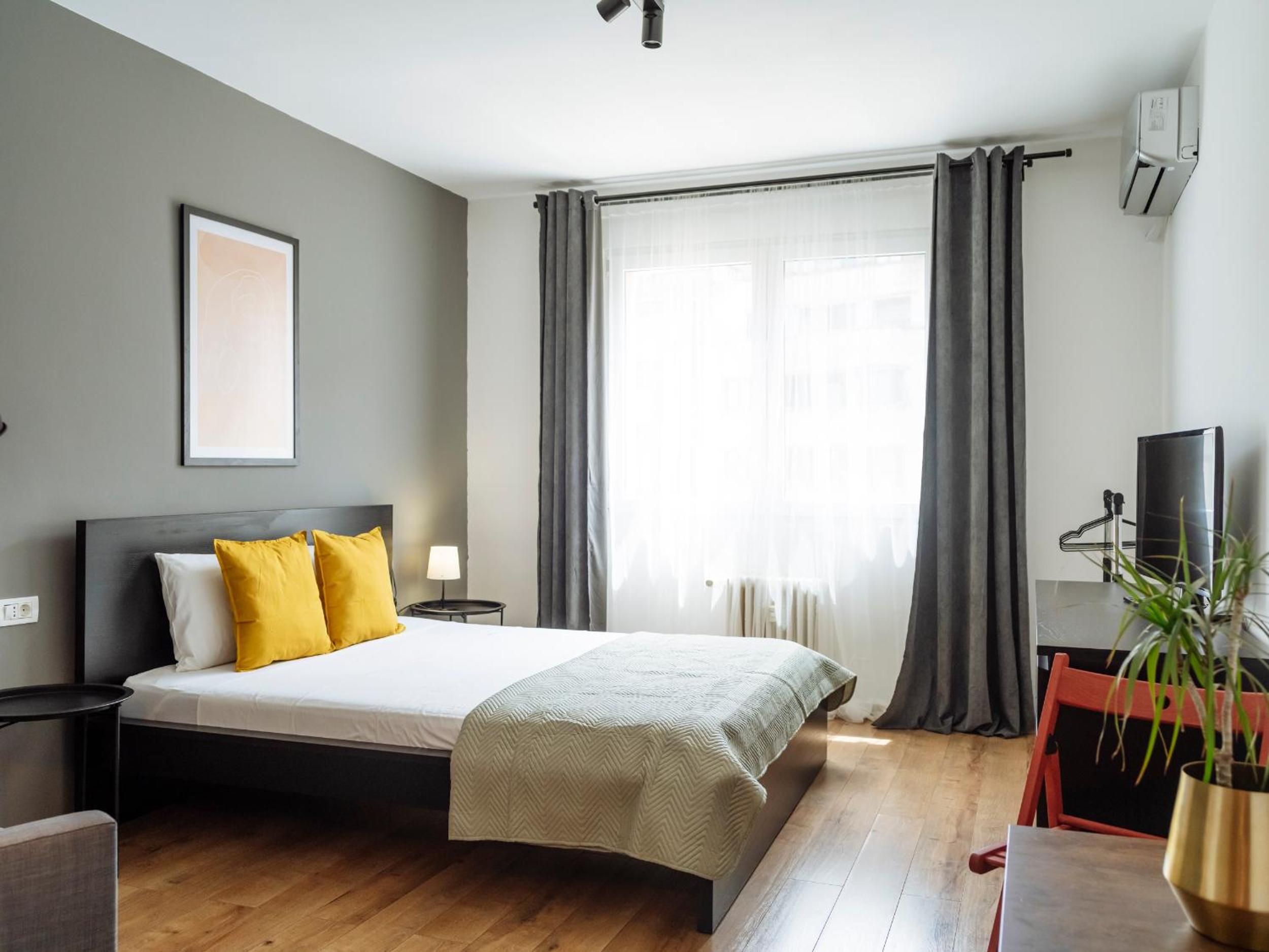 One-Bedroom Apartment - Photo 5