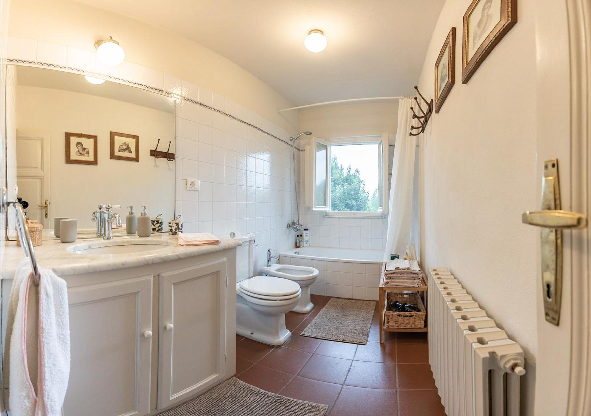 Double Room - Photo 8