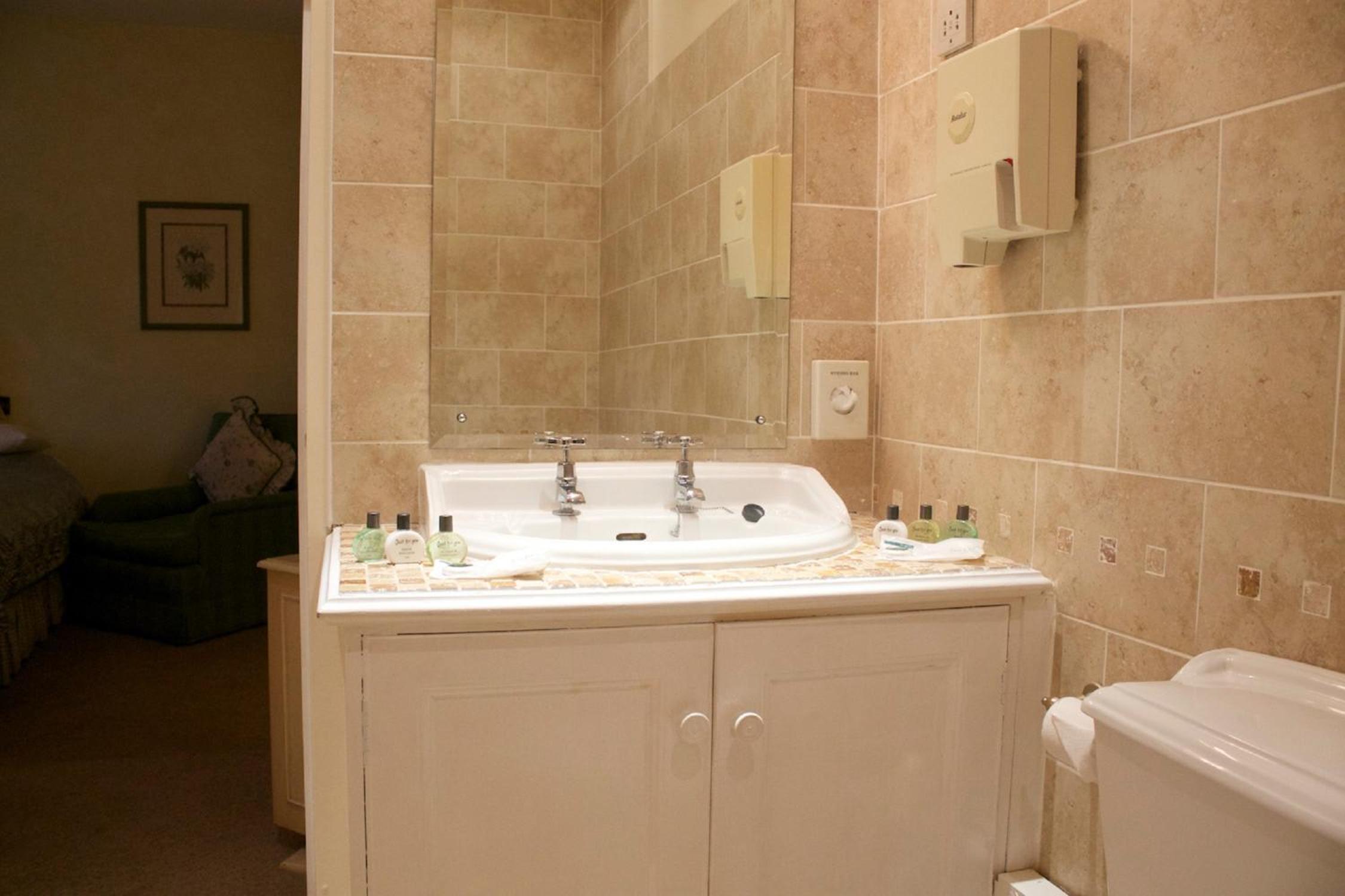Twin Room - Photo 2
