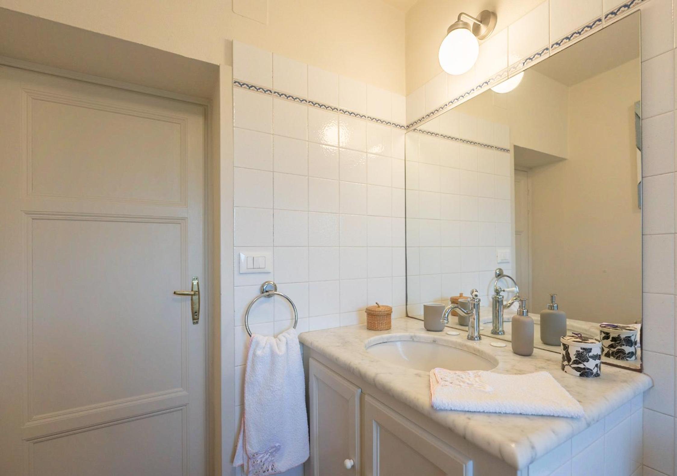 Double Room - Photo 10