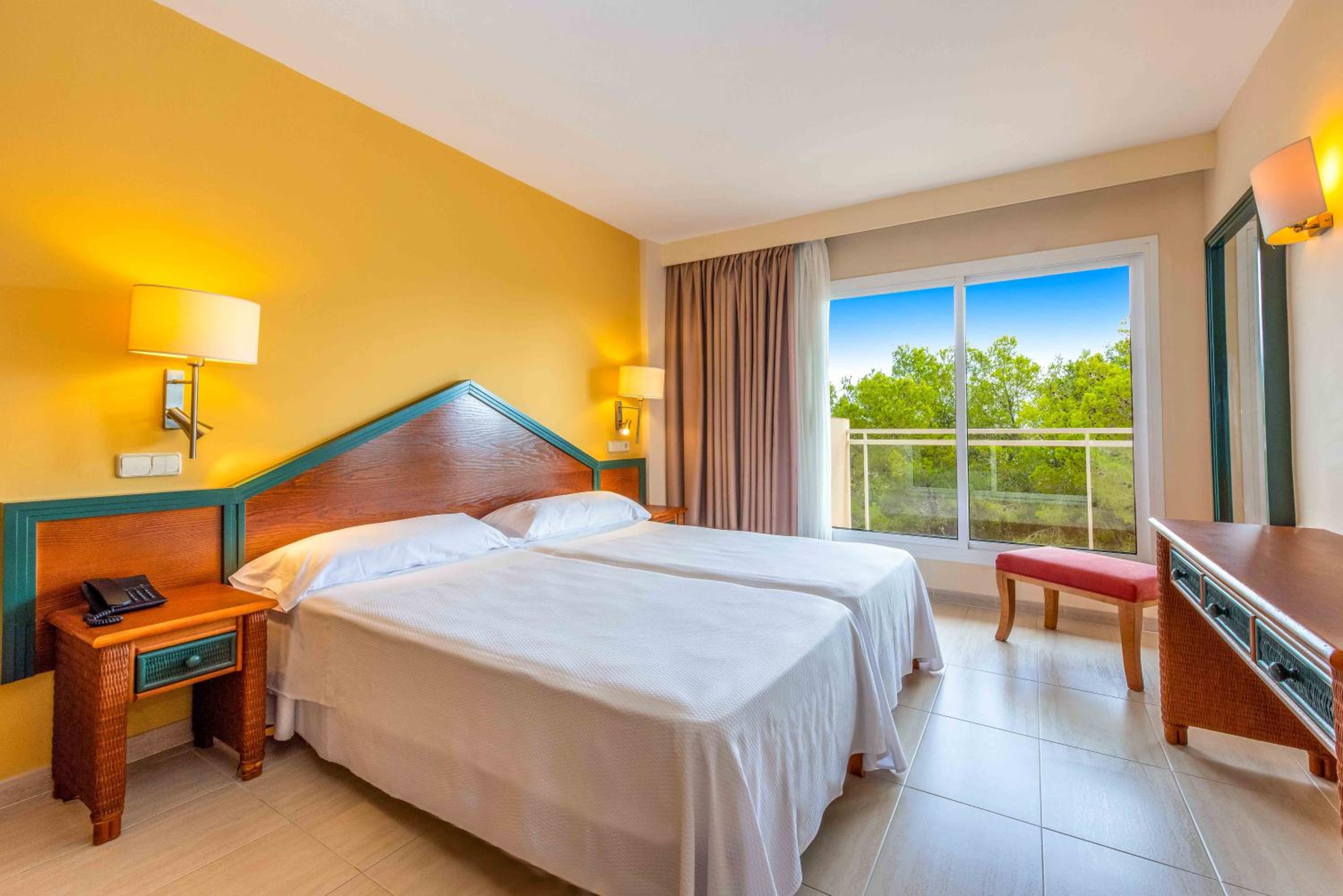One-Bedroom Apartment with Balcony and Garden View