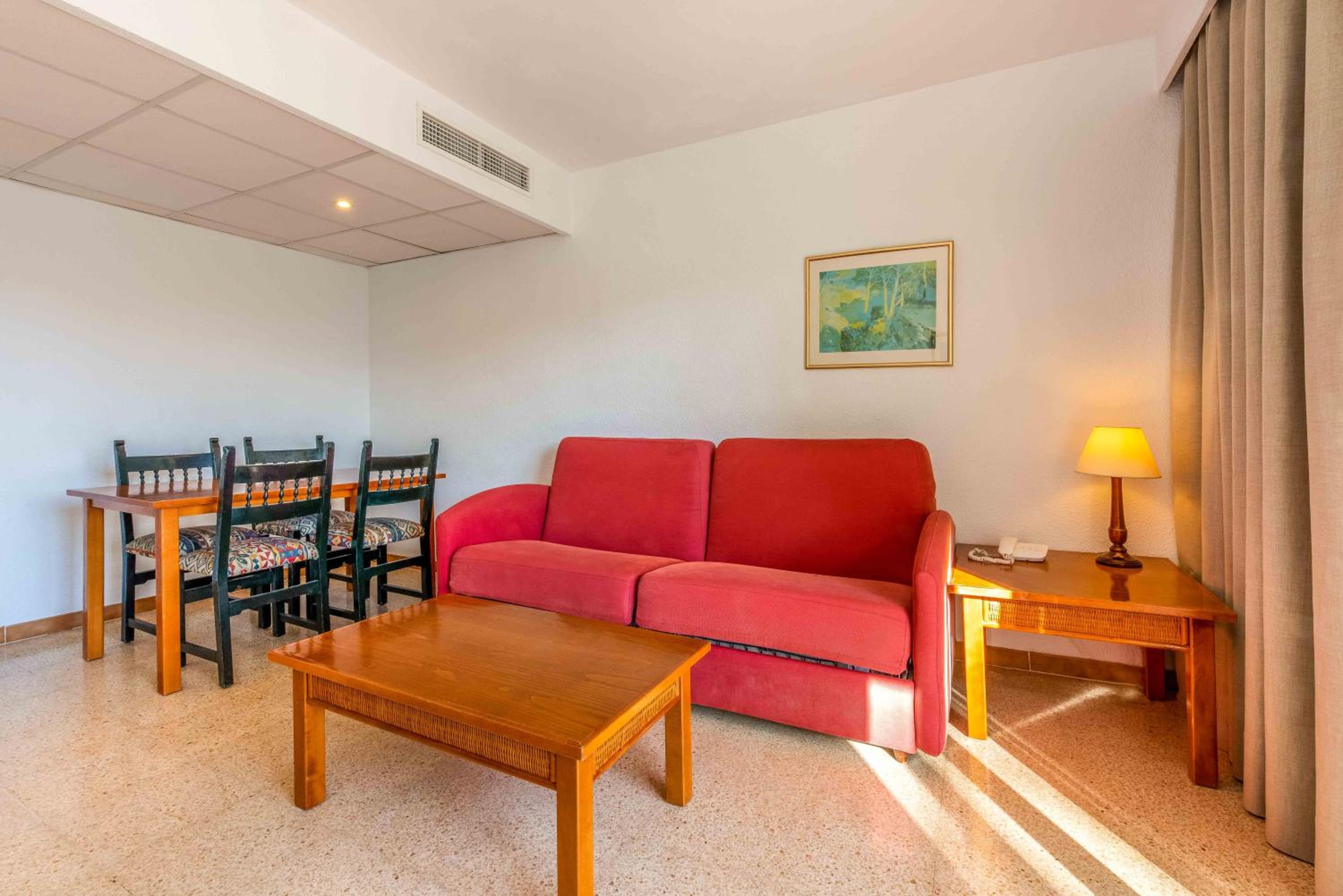 One-Bedroom Apartment with Balcony and Sea View thumbnail 6