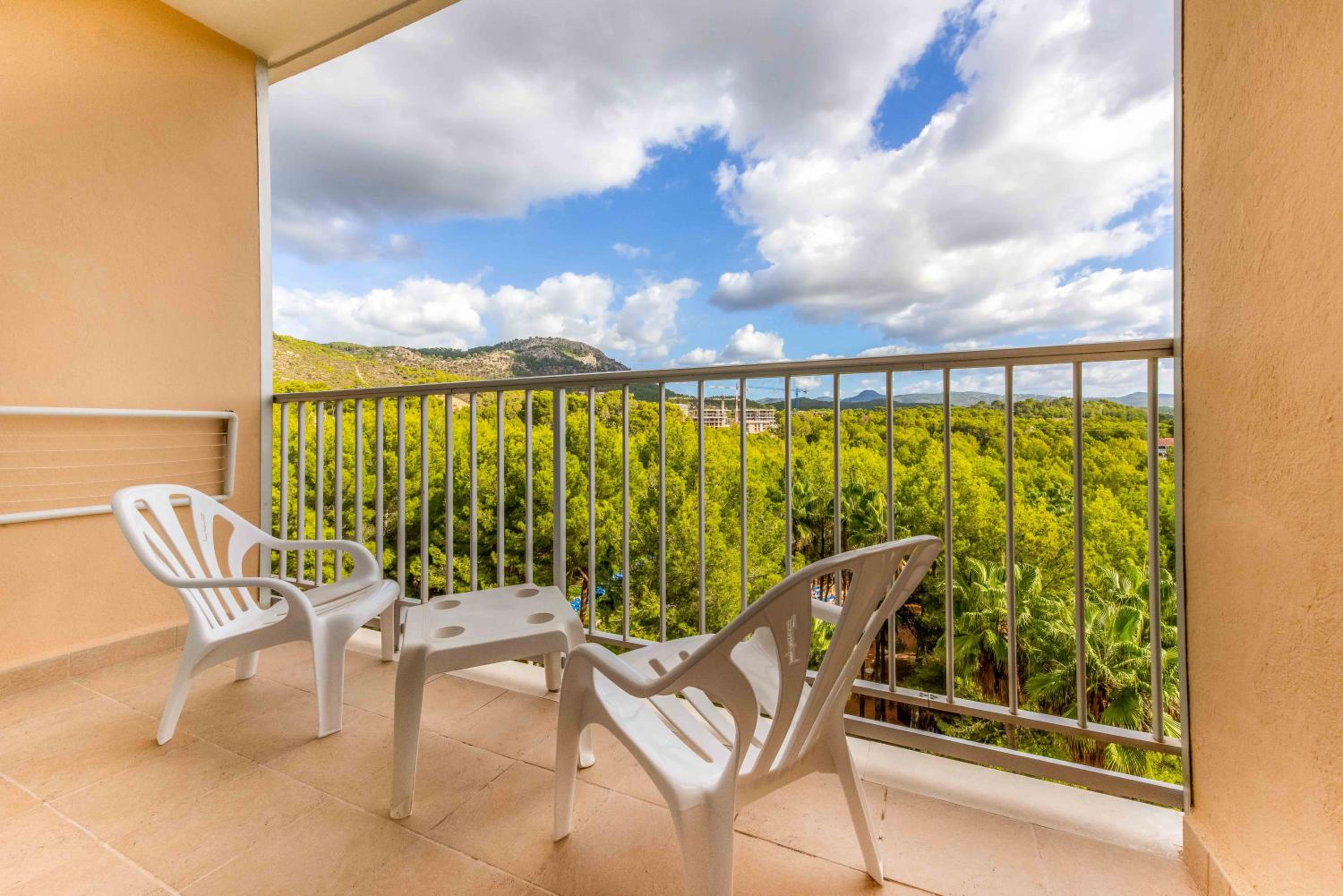 One-Bedroom Apartment with Balcony