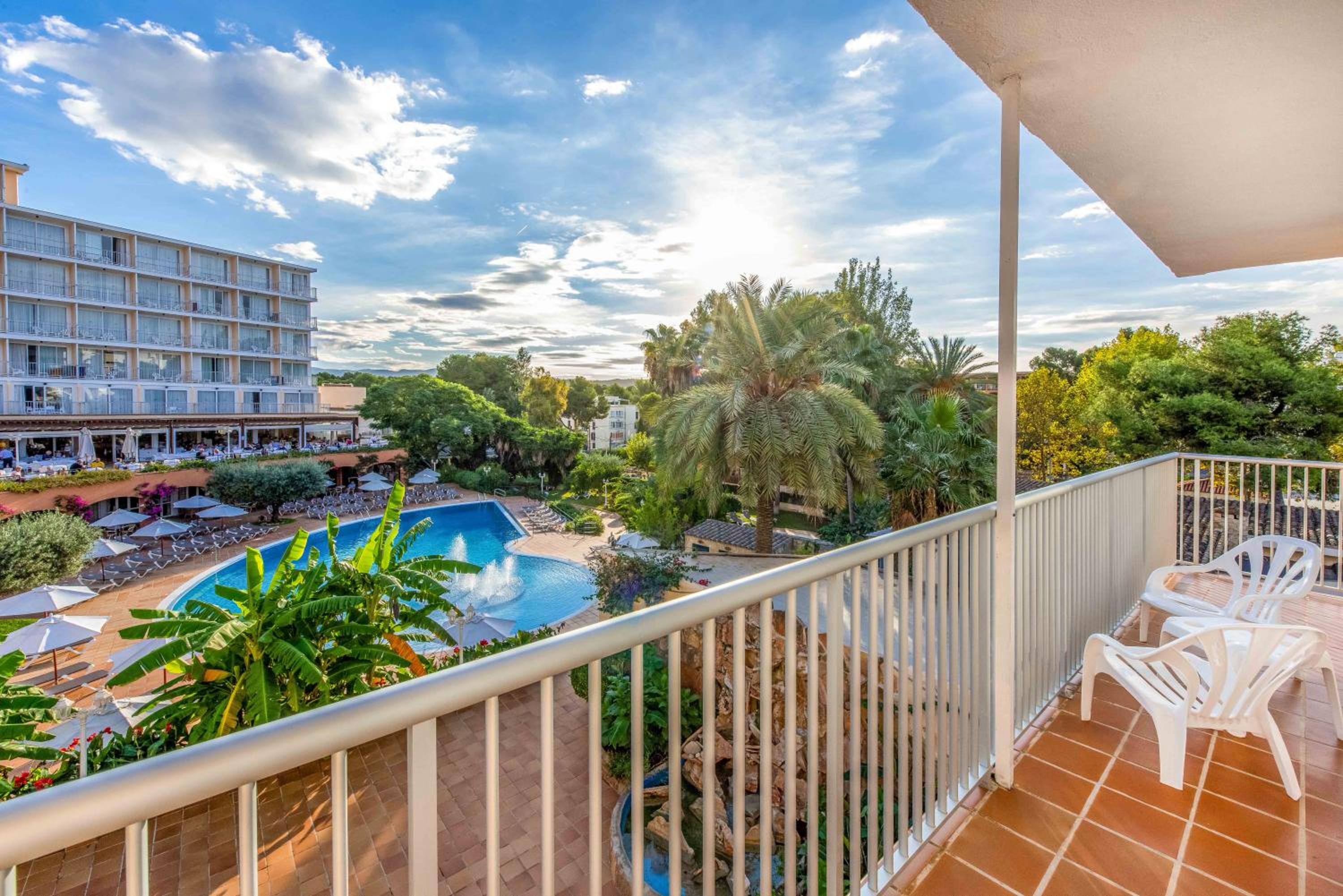 Double Or Twin Room With Pool View thumbnail 6