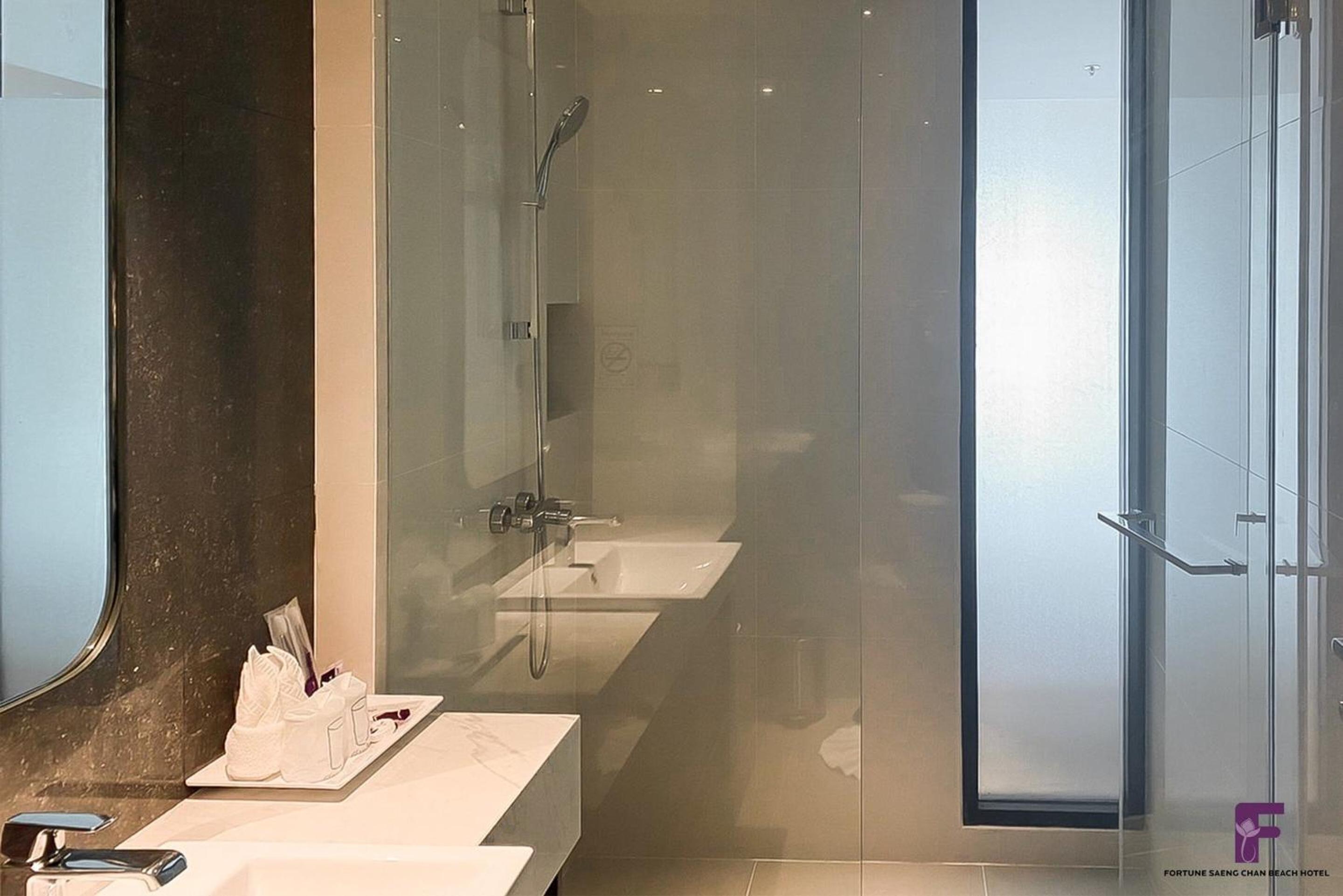 Premier River View Room - Photo 7