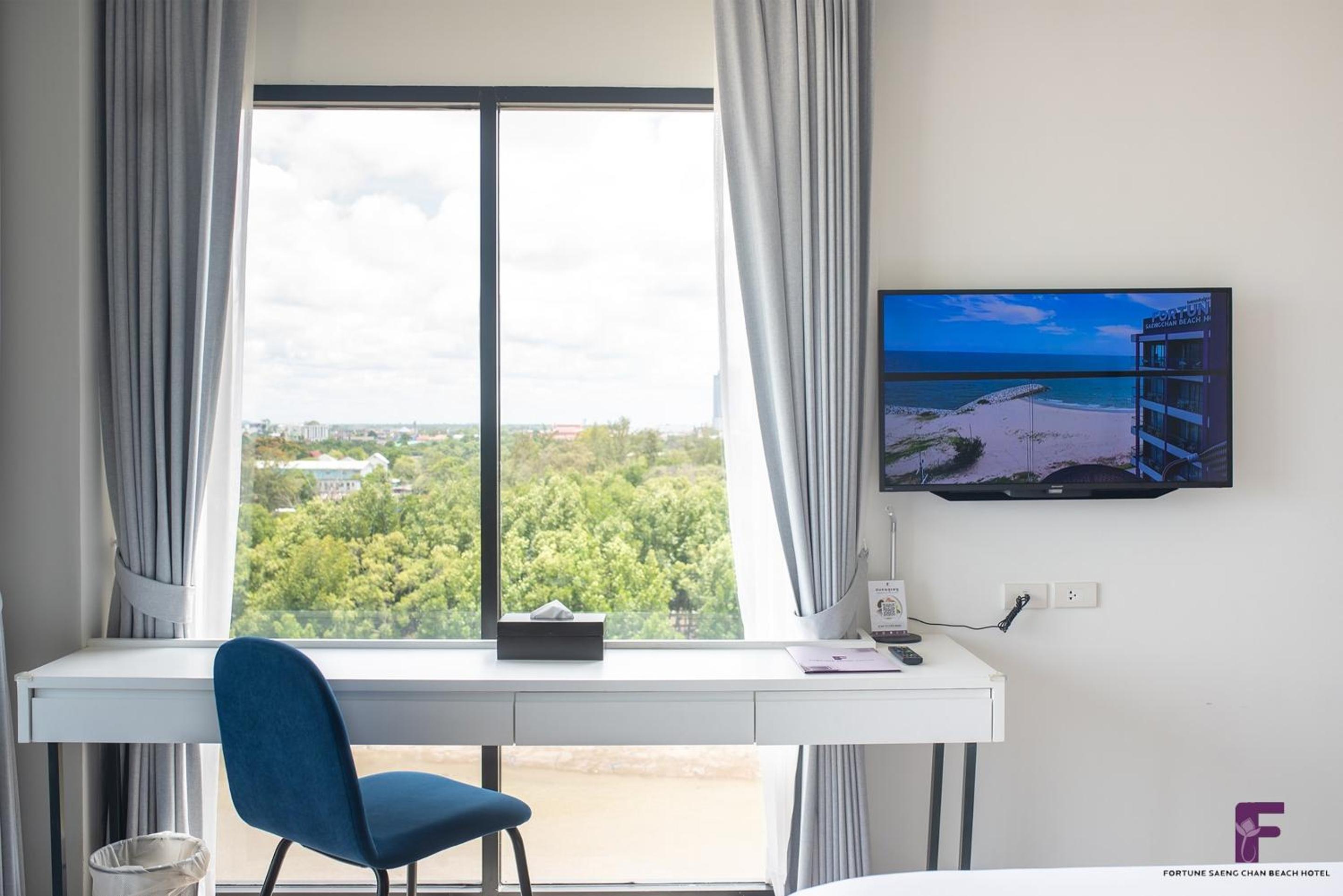 Premier River View Room - Photo 5